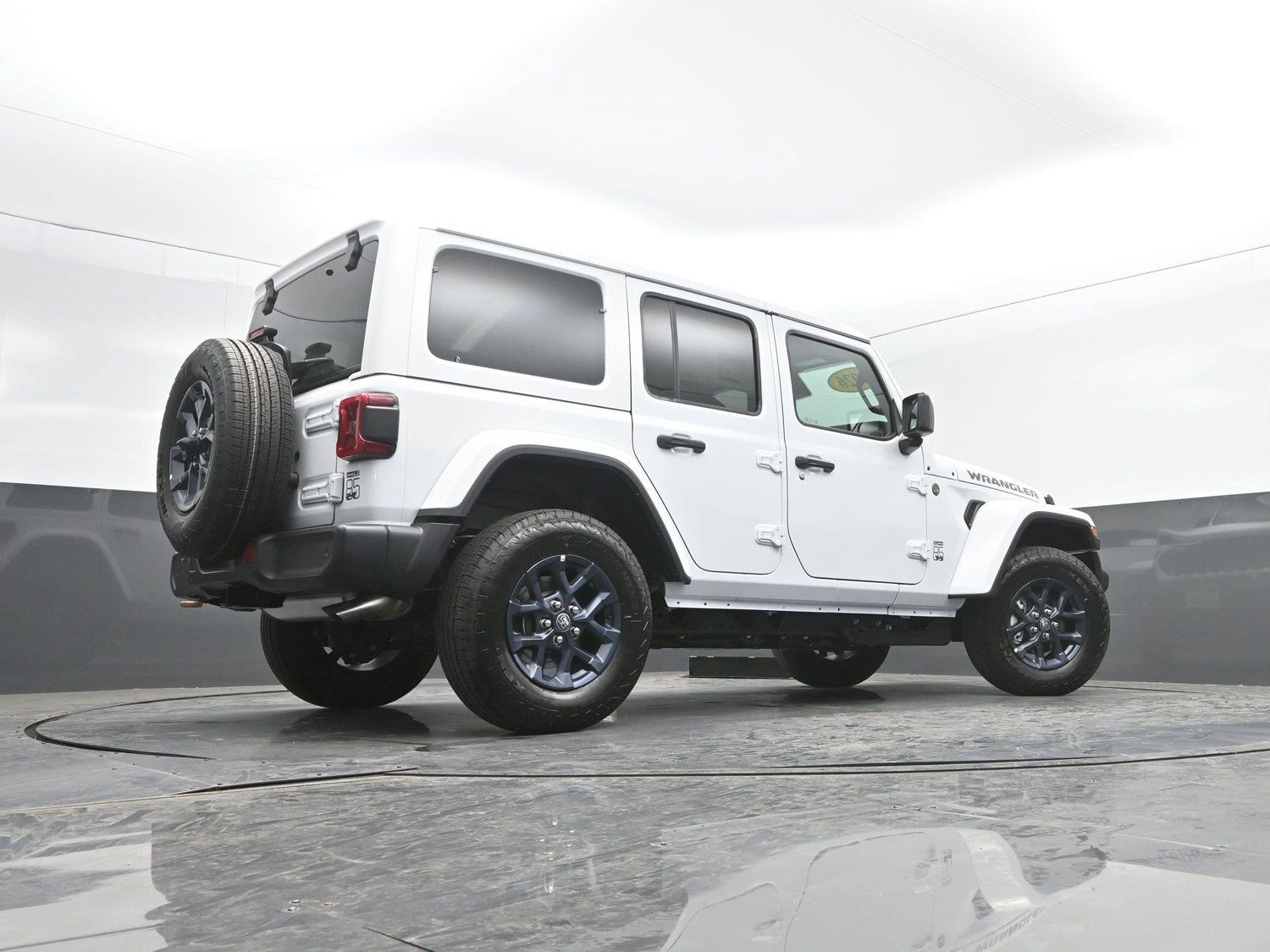 New 2026 Bright White Clearcoat Jeep 4-Door 85th Anniversary Edition image 31