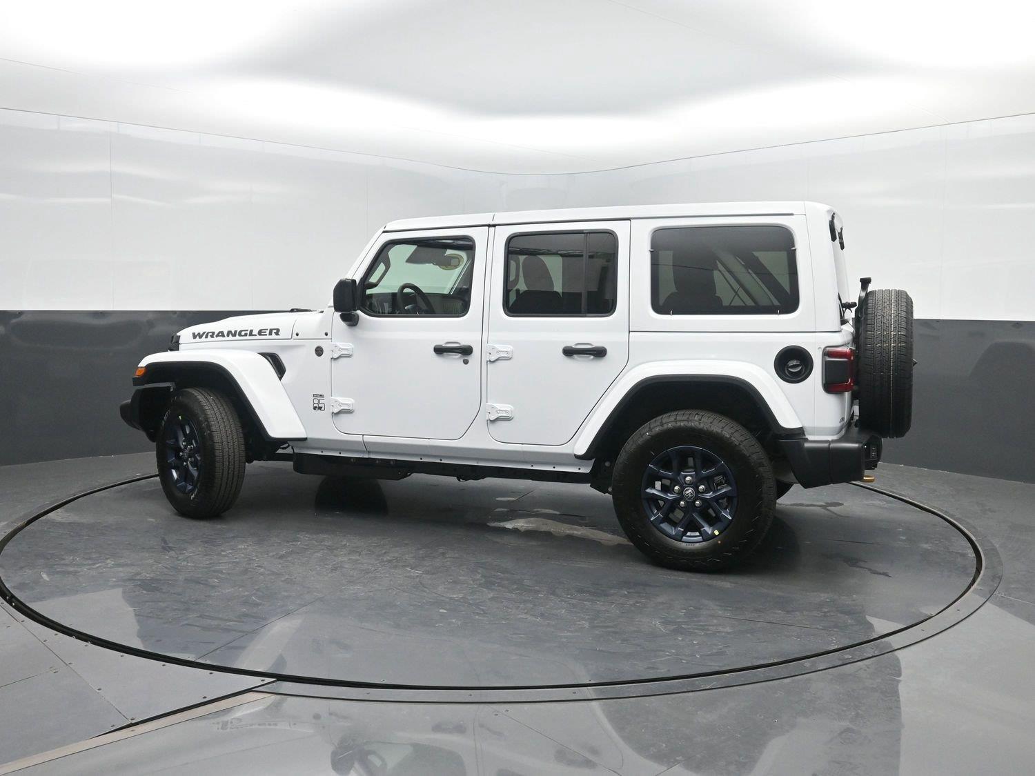 New 2026 Bright White Clearcoat Jeep 4-Door 85th Anniversary Edition image 37