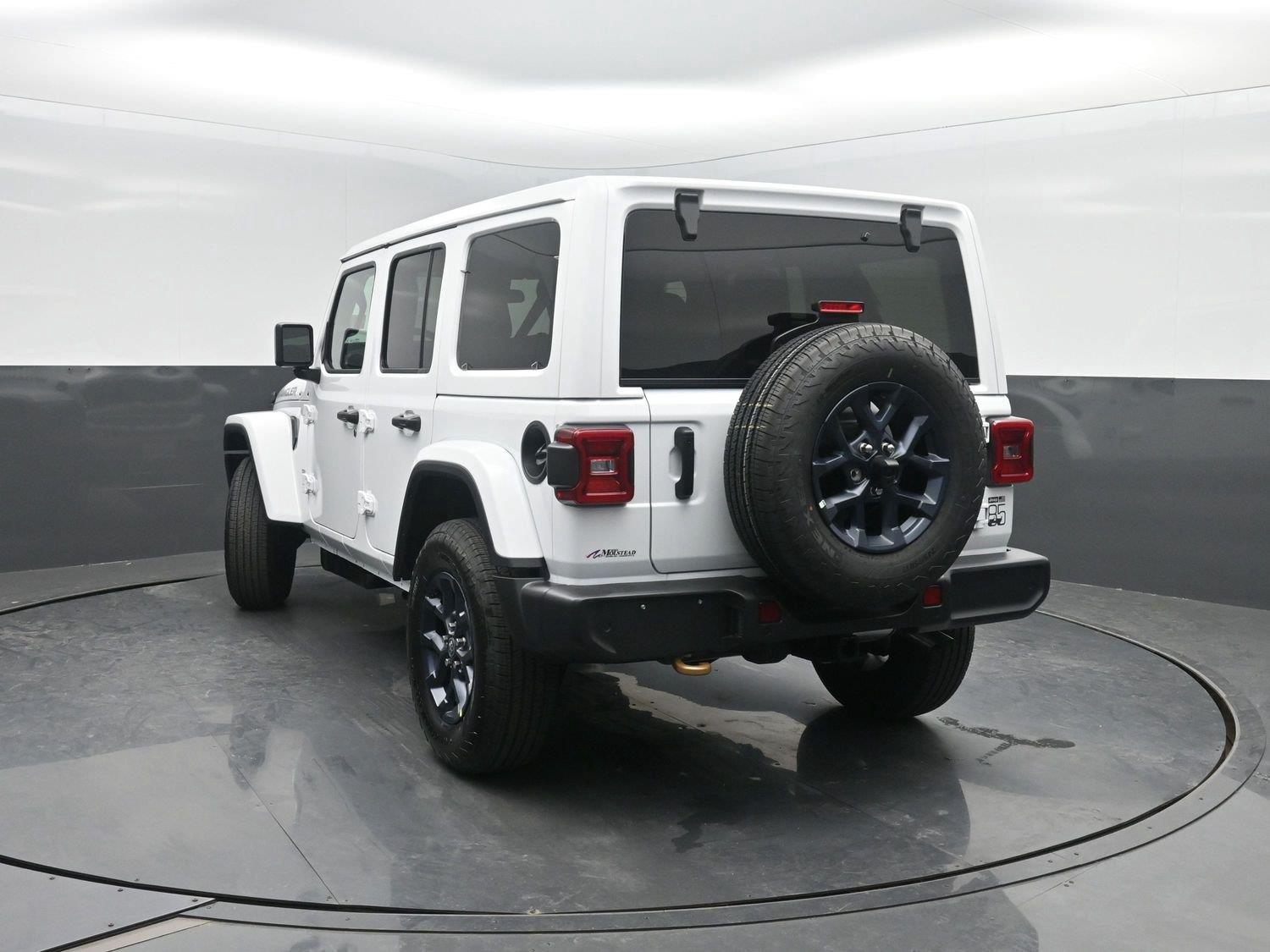 New 2026 Bright White Clearcoat Jeep 4-Door 85th Anniversary Edition image 39