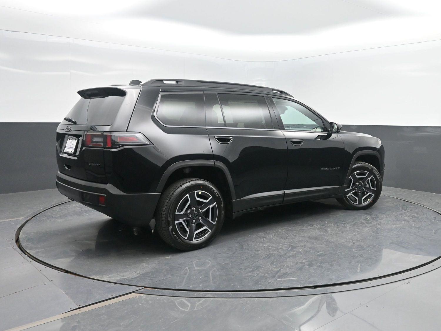 New 2026 Diamond Black Crystal Pearlcoat Jeep Limited image 2