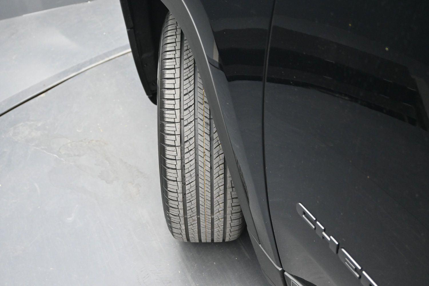 New 2026 Diamond Black Crystal Pearlcoat Jeep Limited image 5