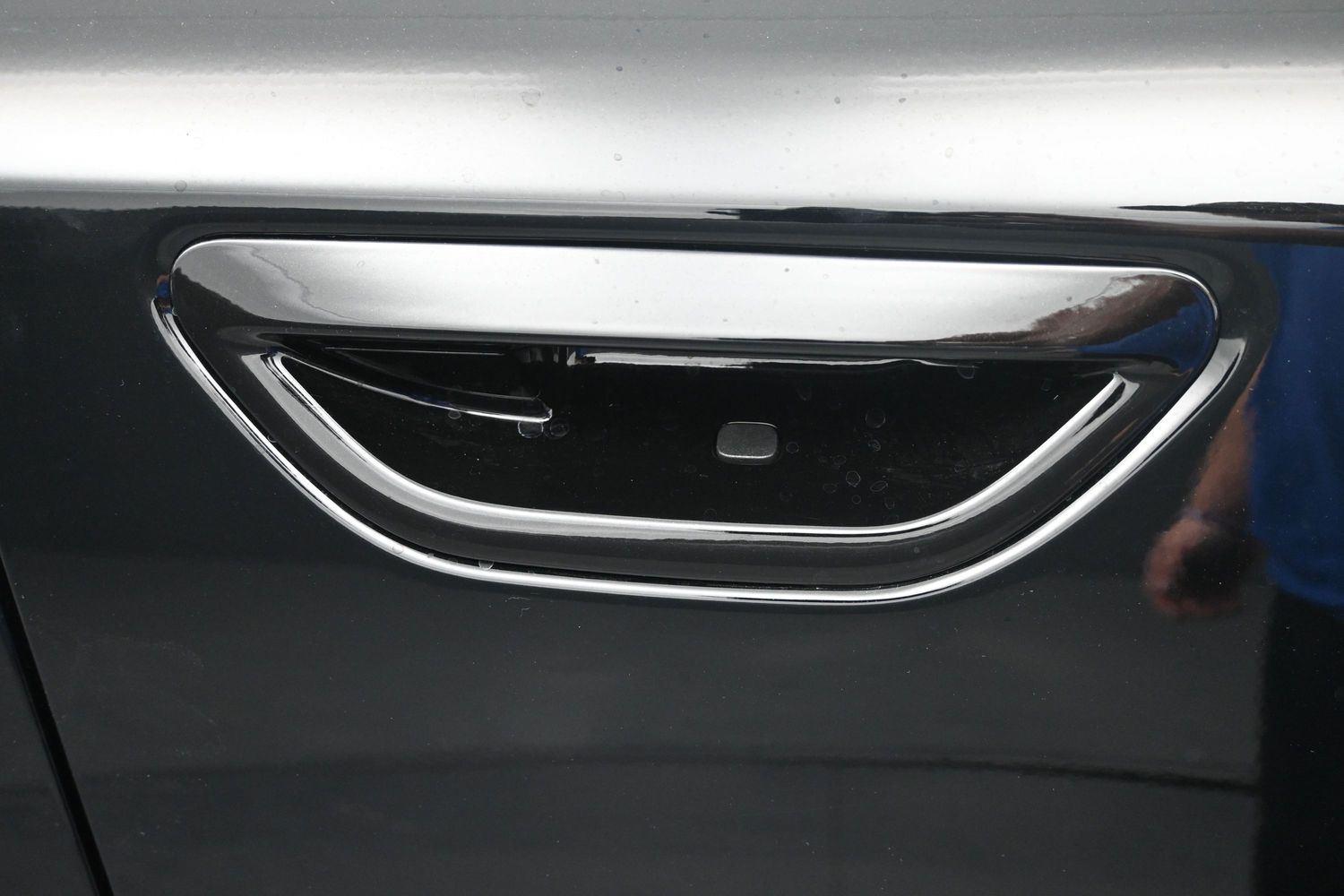 New 2026 Diamond Black Crystal Pearlcoat Jeep Limited image 7