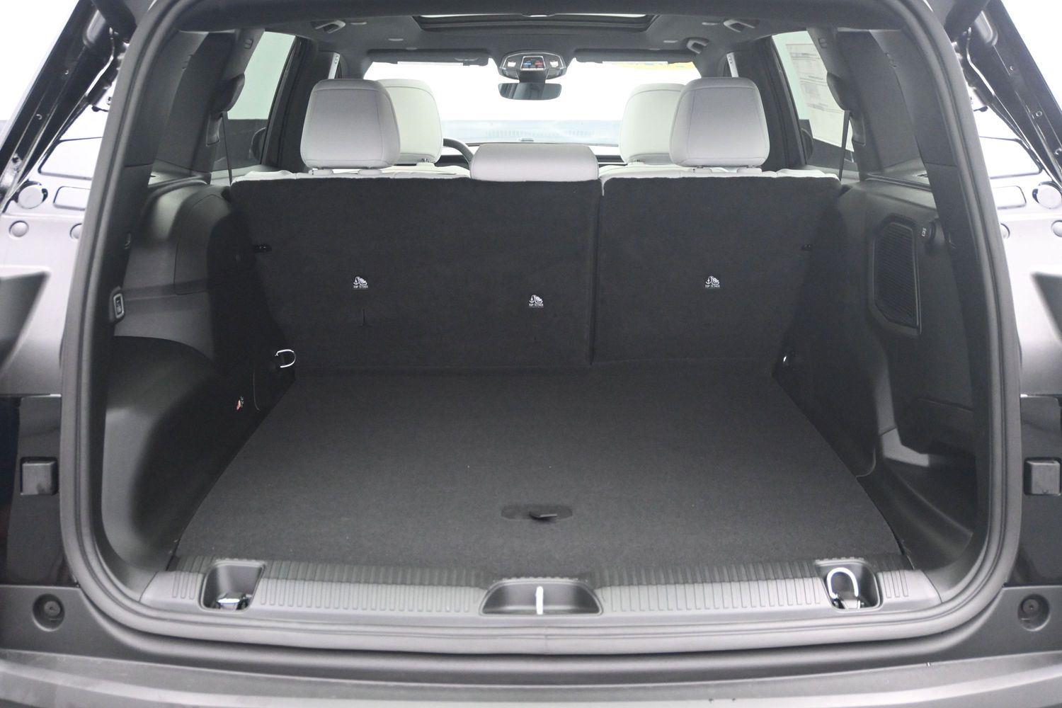 New 2026 Diamond Black Crystal Pearlcoat Jeep Limited image 17