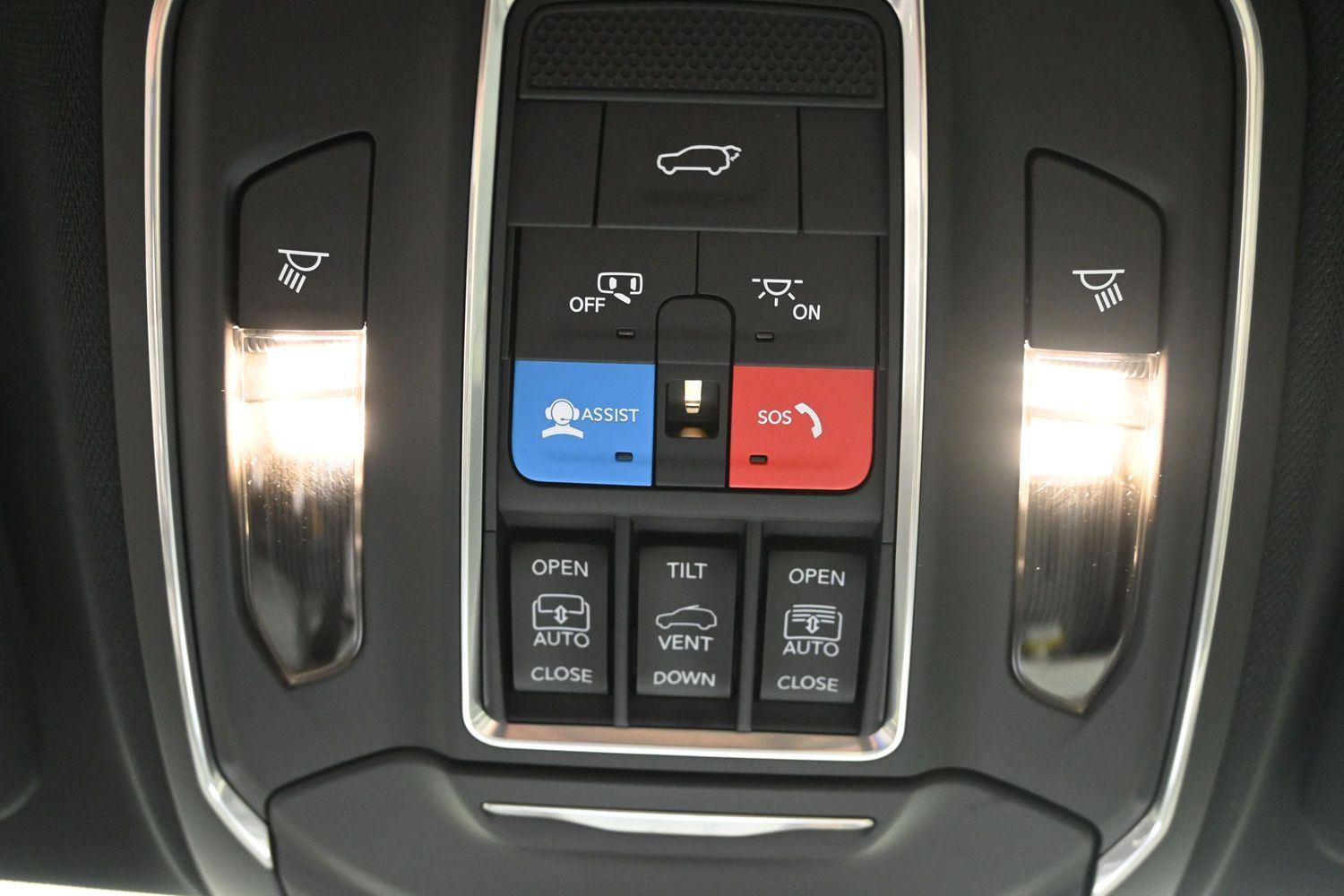 New 2026 Diamond Black Crystal Pearlcoat Jeep Limited image 32