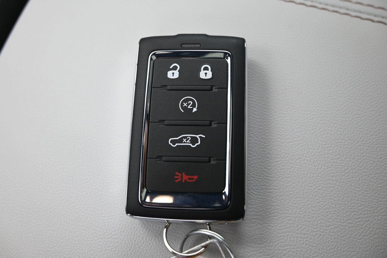 New 2026 Diamond Black Crystal Pearlcoat Jeep Limited image 34