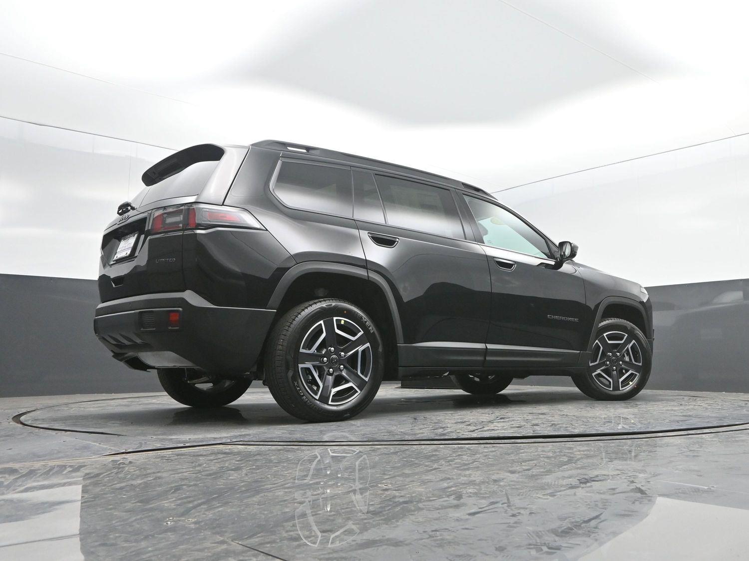 New 2026 Diamond Black Crystal Pearlcoat Jeep Limited image 36