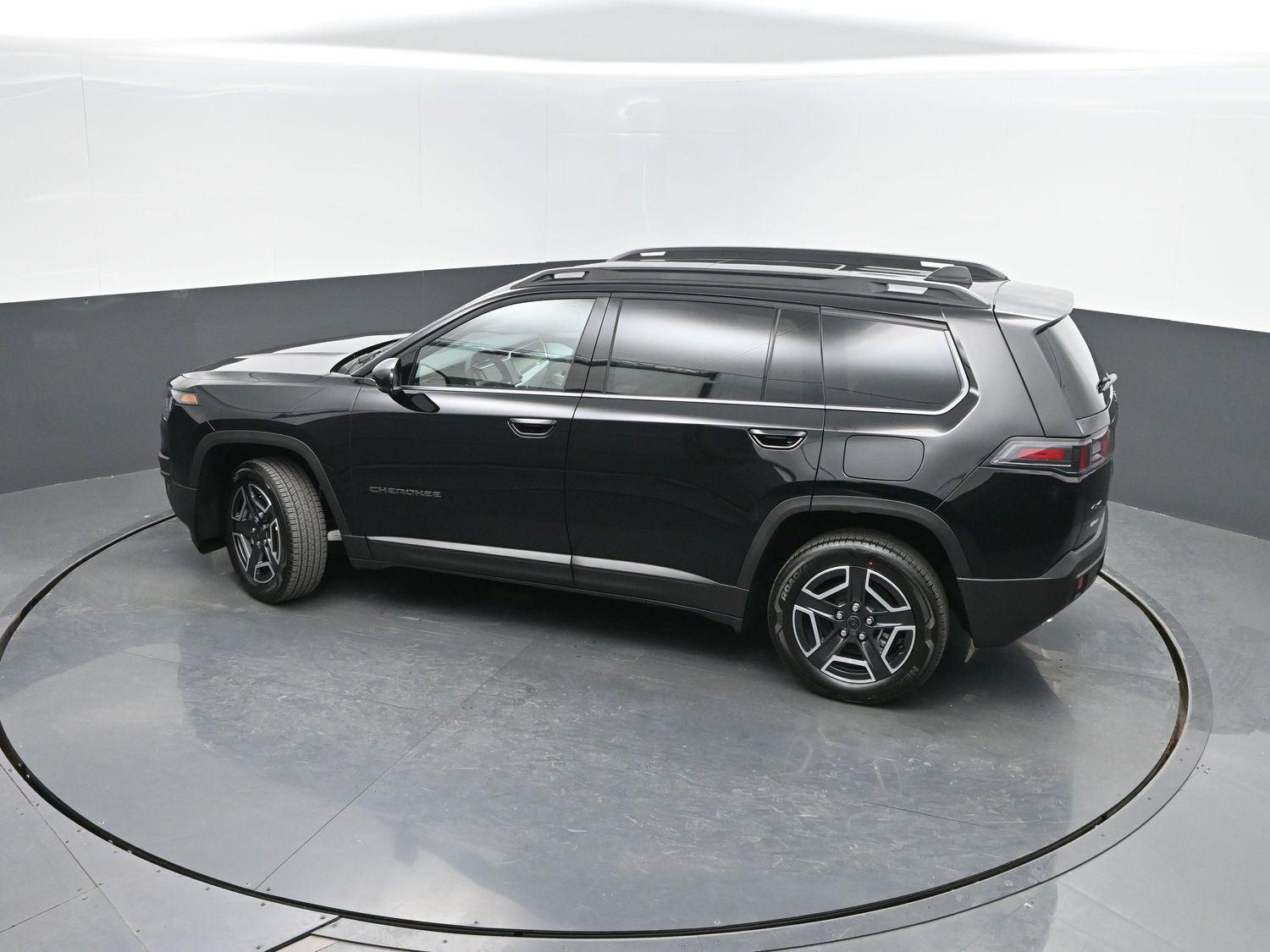 New 2026 Diamond Black Crystal Pearlcoat Jeep Limited image 39