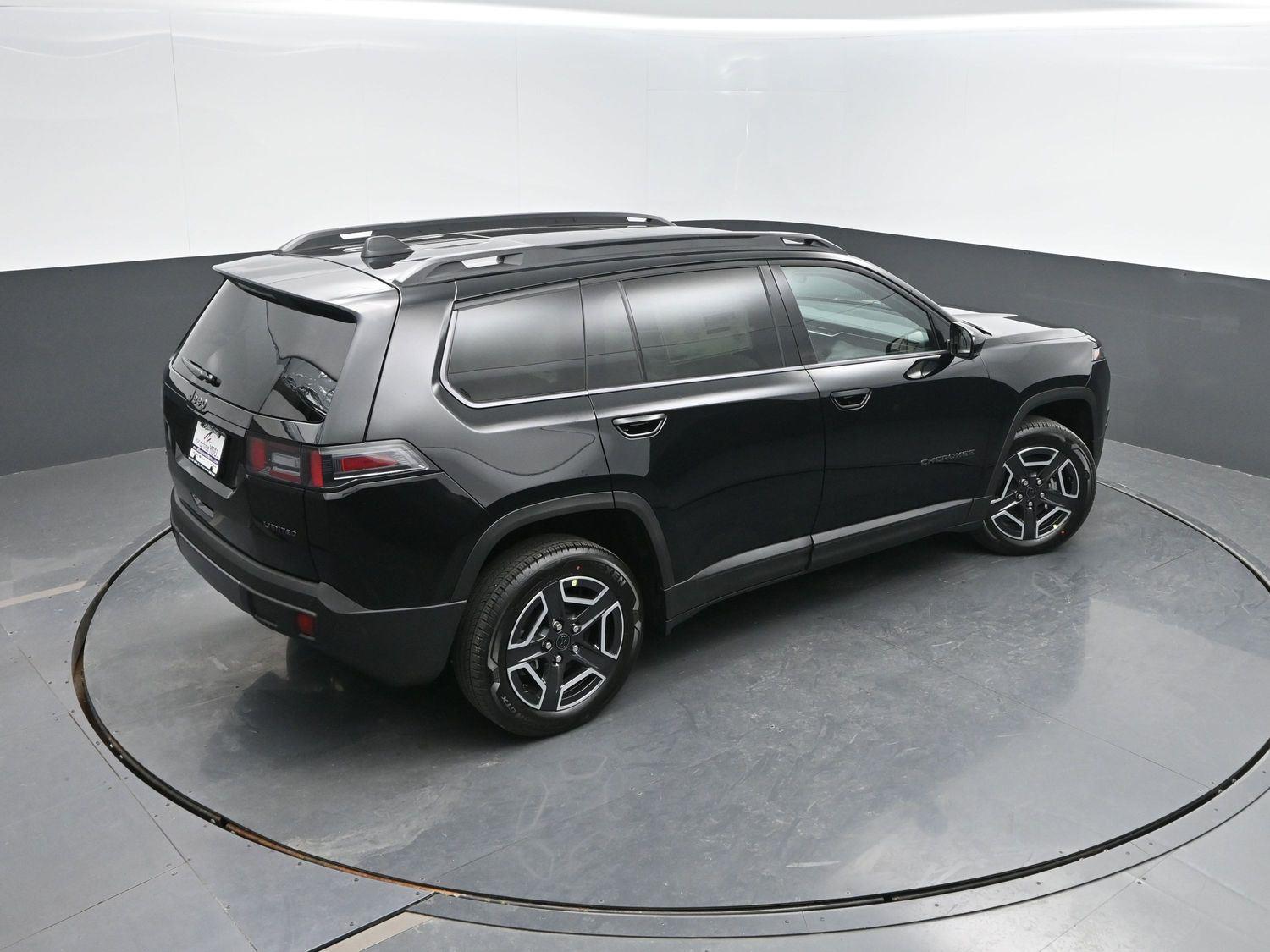 New 2026 Diamond Black Crystal Pearlcoat Jeep Limited image 40