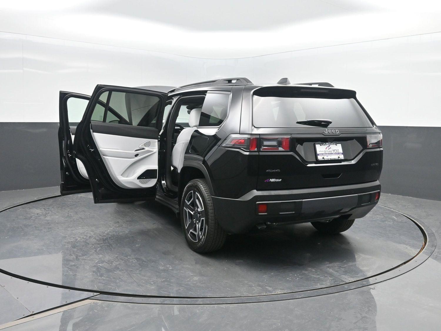 New 2026 Diamond Black Crystal Pearlcoat Jeep Limited image 48