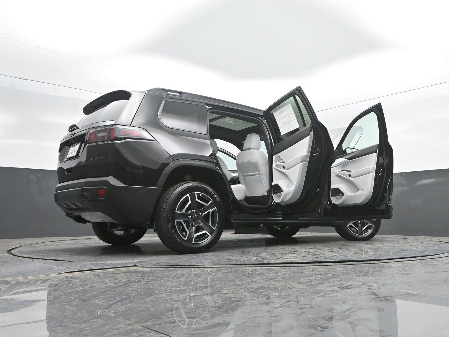New 2026 Diamond Black Crystal Pearlcoat Jeep Limited image 51