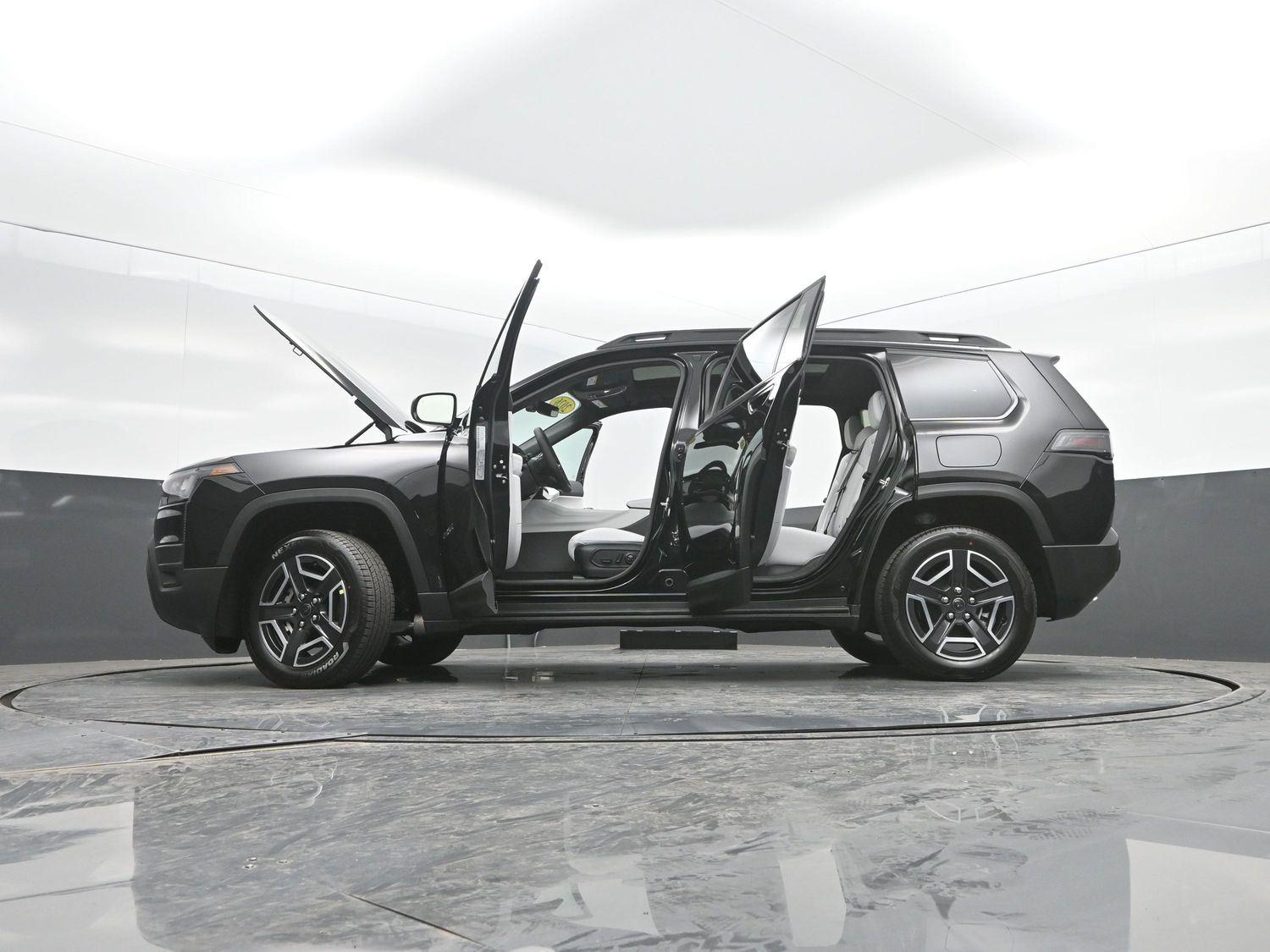 New 2026 Diamond Black Crystal Pearlcoat Jeep Limited image 52