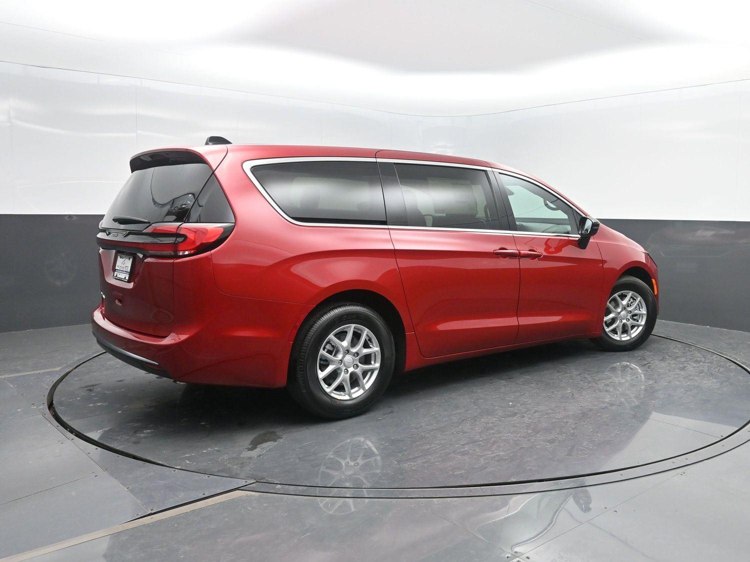 New 2027 Red Hot Pearlcoat Chrysler Select image 2