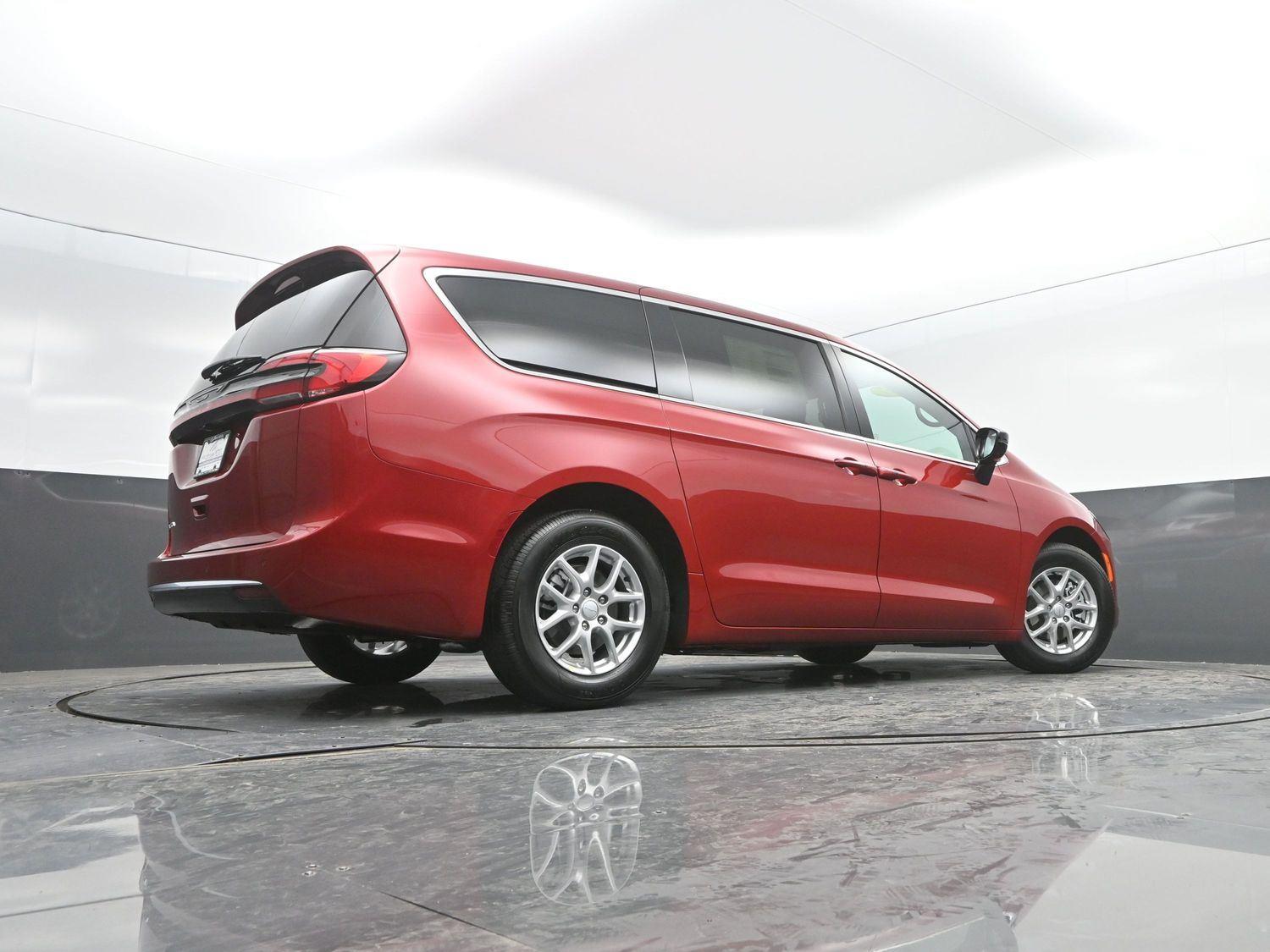 New 2027 Red Hot Pearlcoat Chrysler Select image 34