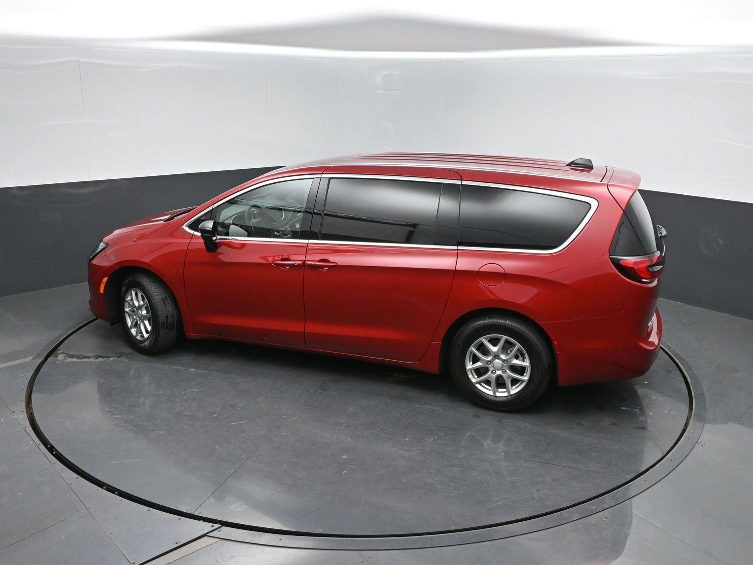 New 2027 Red Hot Pearlcoat Chrysler Select image 37