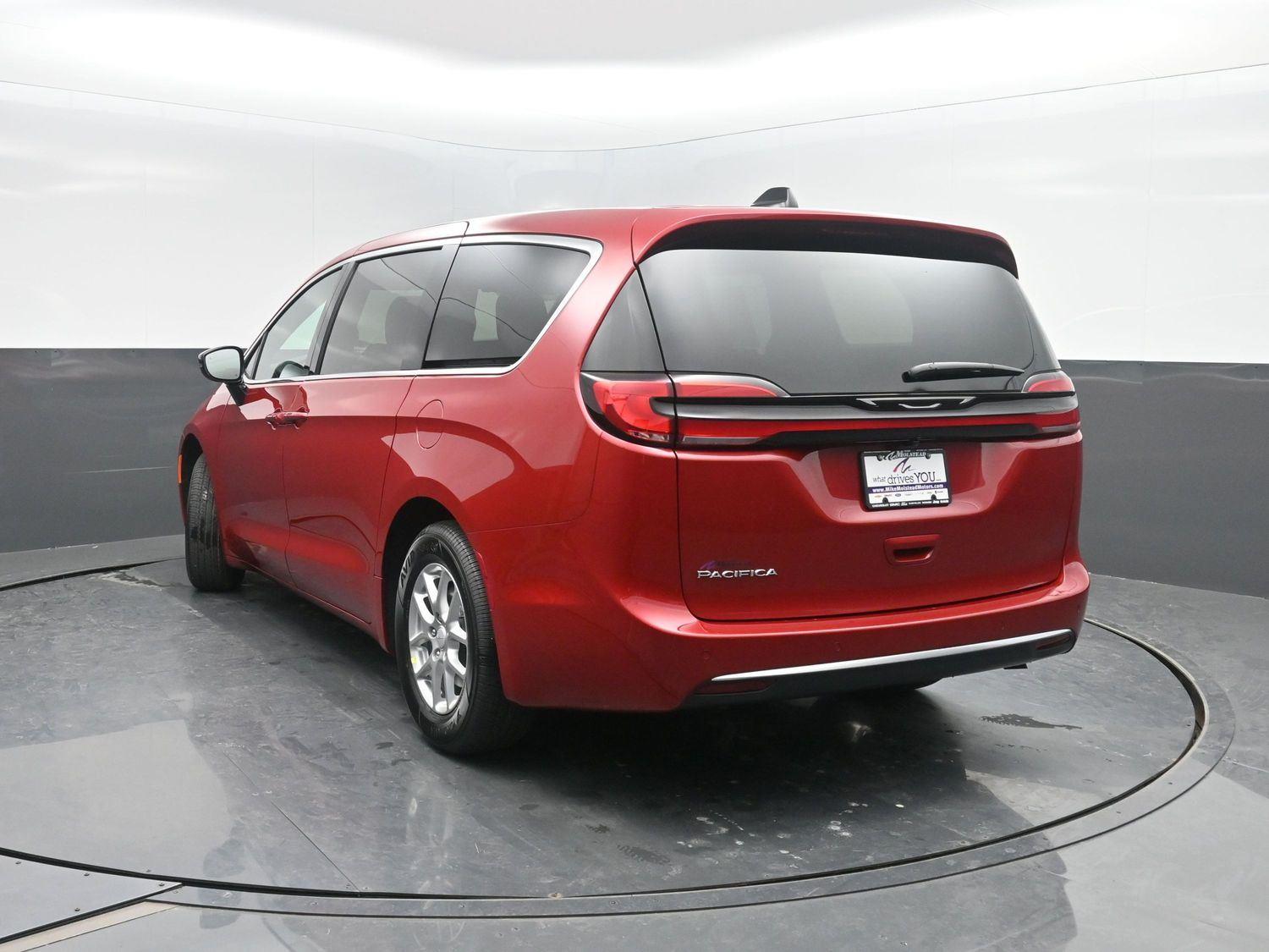 New 2027 Red Hot Pearlcoat Chrysler Select image 43