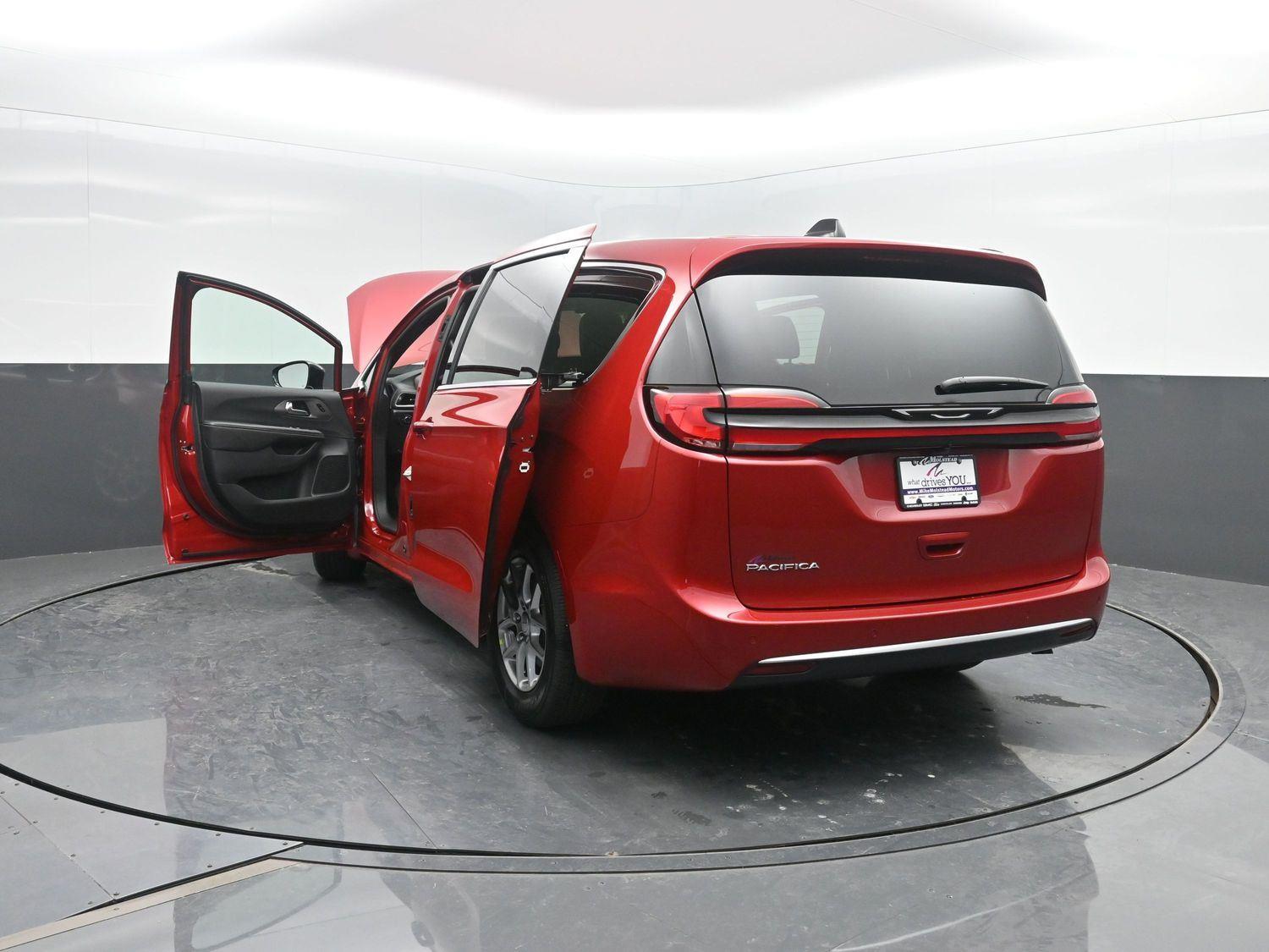 New 2027 Red Hot Pearlcoat Chrysler Select image 46