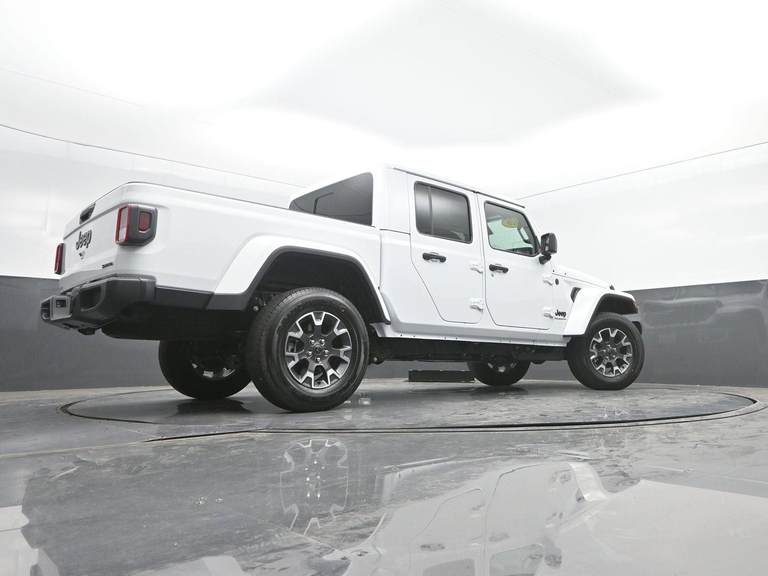 New 2026 Bright White Clearcoat Jeep Sahara image 33