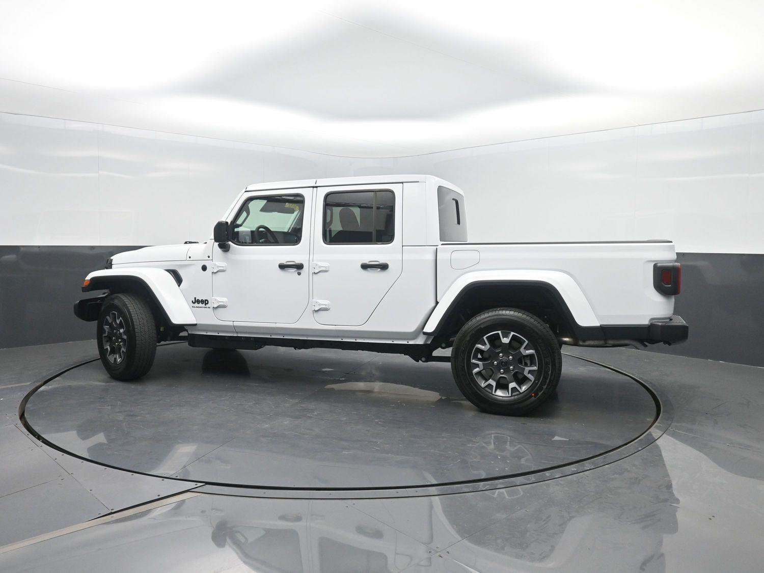 New 2026 Bright White Clearcoat Jeep Sahara image 39