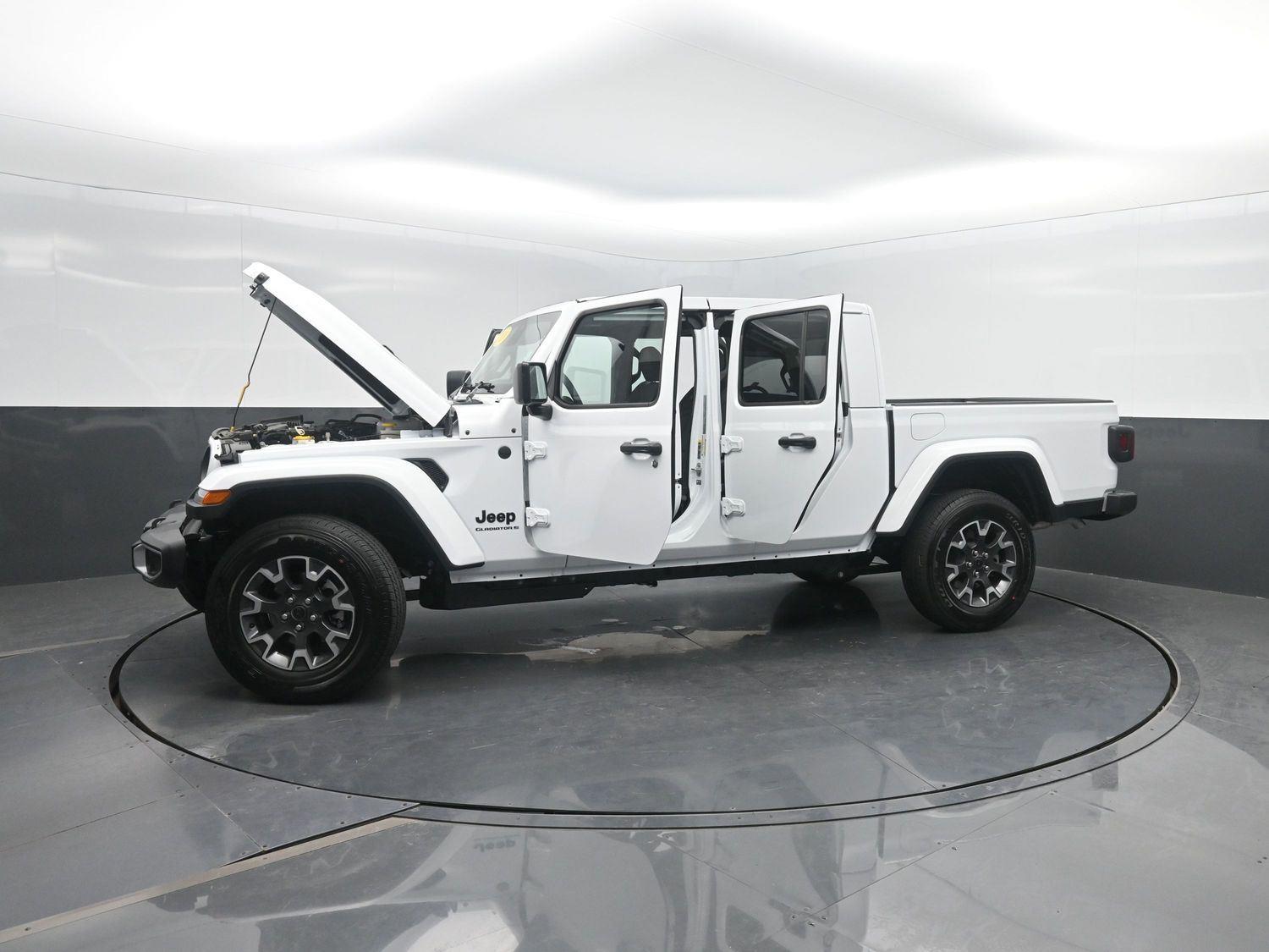 New 2026 Bright White Clearcoat Jeep Sahara image 47
