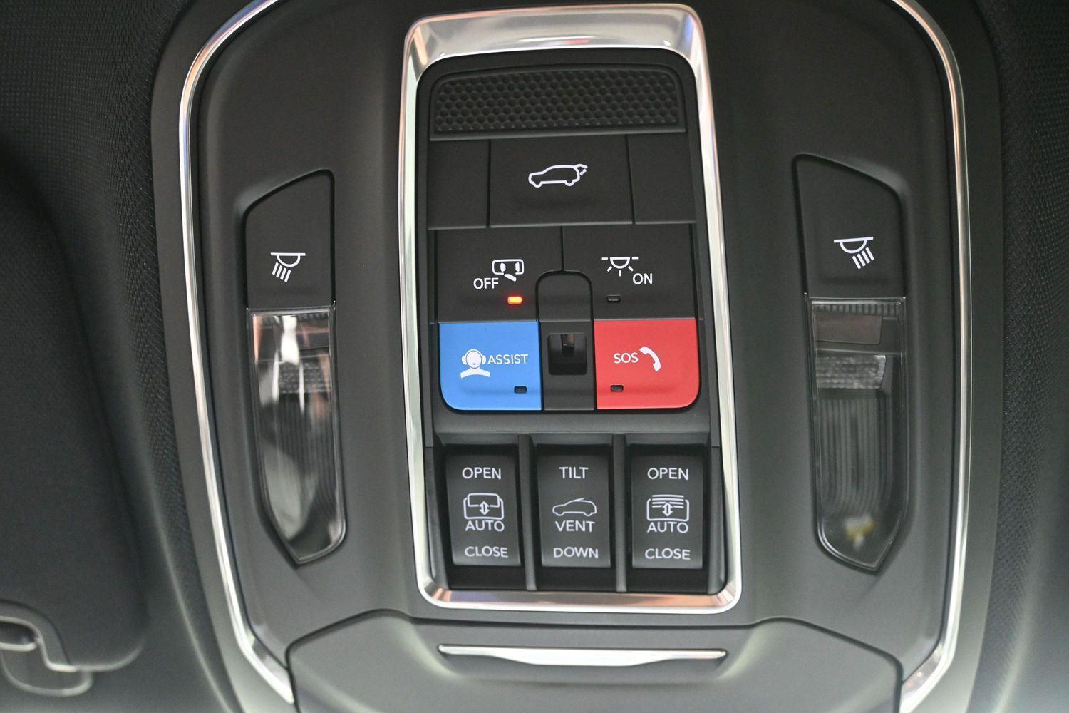New 2026 Silver Zynith Clearcoat Jeep Laredo image 31