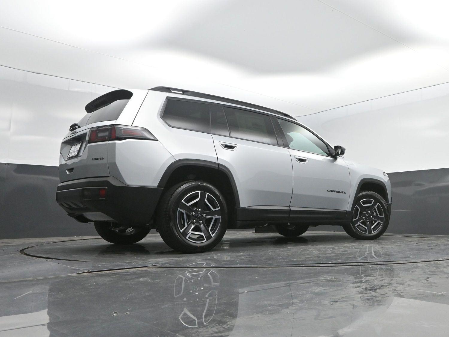 New 2026 Silver Zynith Clearcoat Jeep Laredo image 35