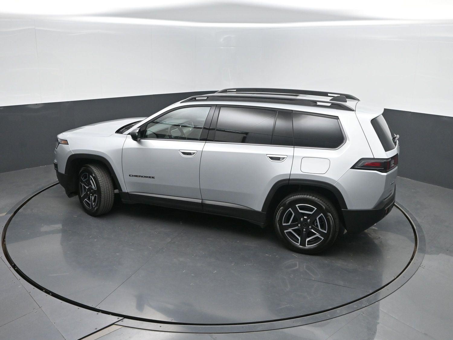 New 2026 Silver Zynith Clearcoat Jeep Laredo image 38