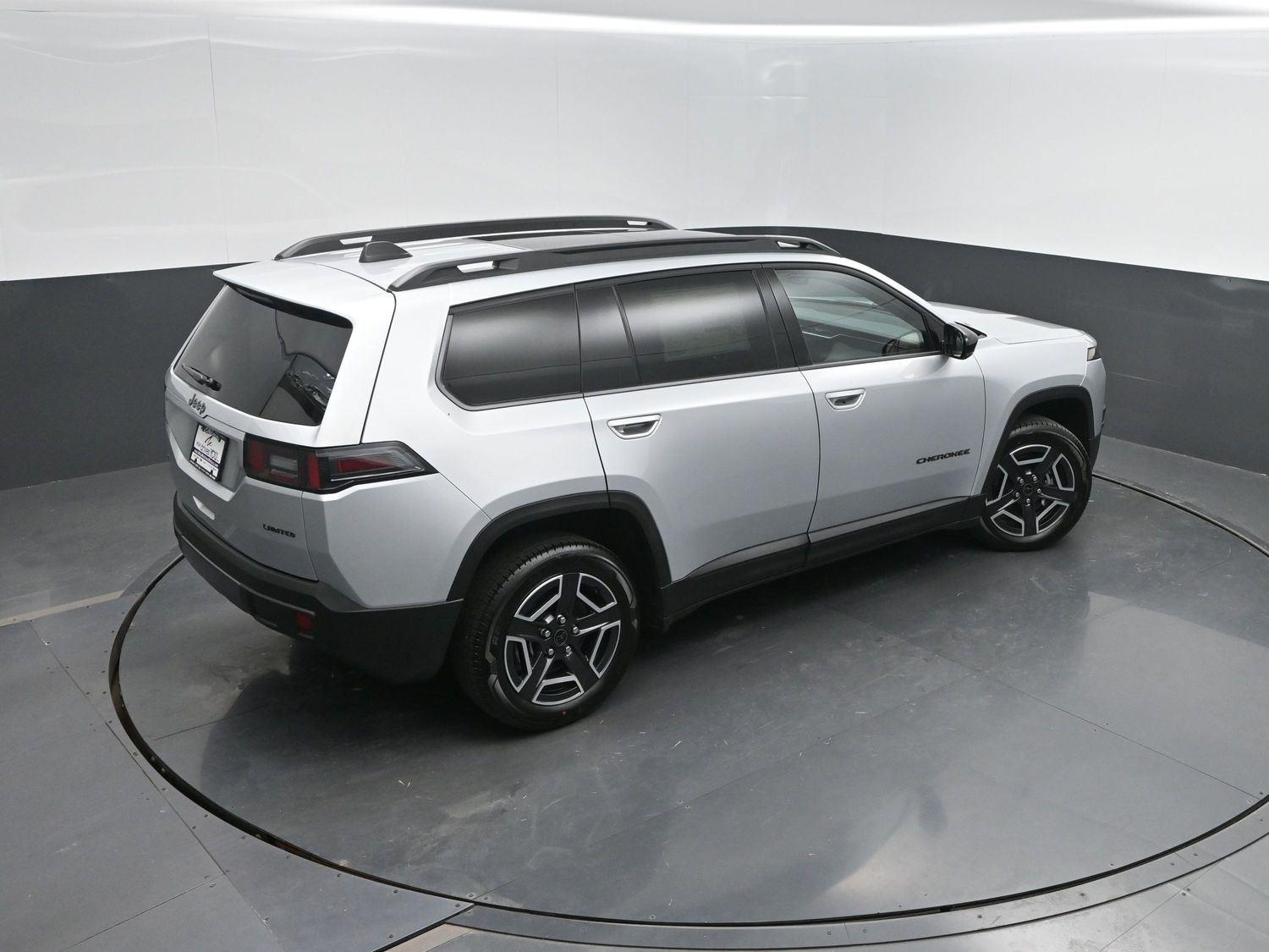 New 2026 Silver Zynith Clearcoat Jeep Laredo image 39