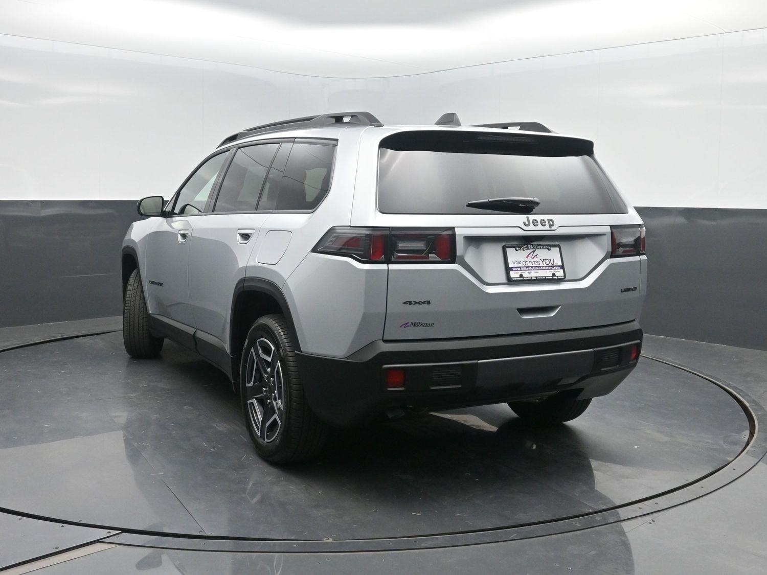 New 2026 Silver Zynith Clearcoat Jeep Laredo image 44