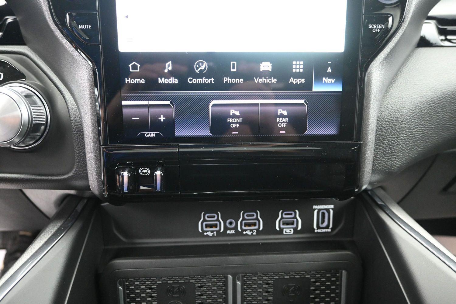 New 2026 Bright White Clearcoat Ram Laramie image 32