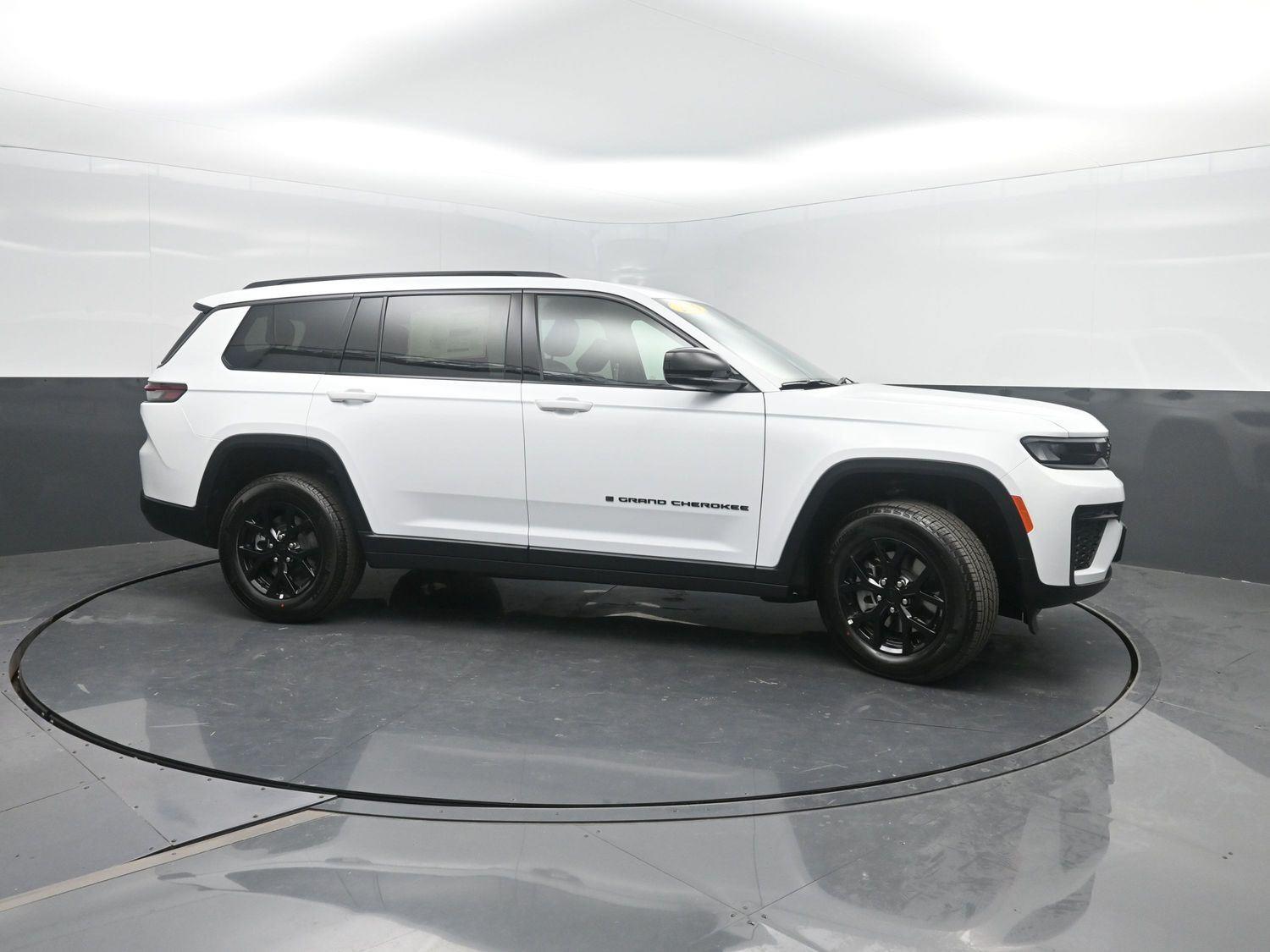 New 2026 Bright White Clearcoat Jeep Laredo Altitude image 4