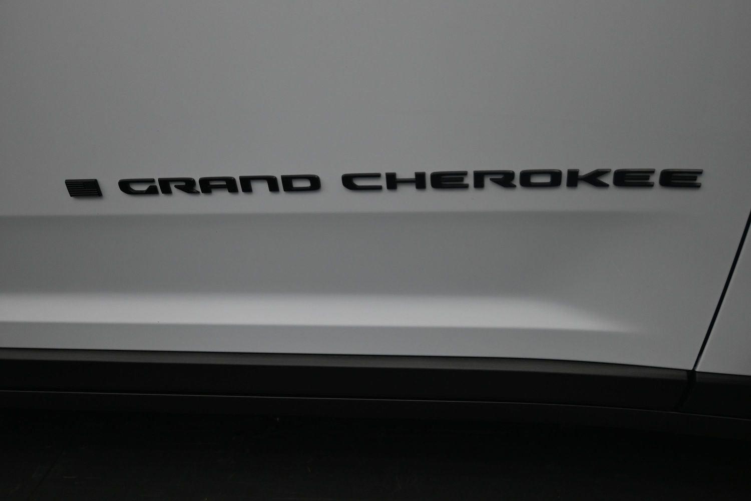 New 2026 Bright White Clearcoat Jeep Laredo Altitude image 25