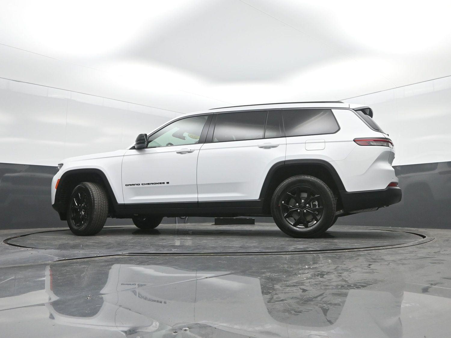 New 2026 Bright White Clearcoat Jeep Laredo Altitude image 33