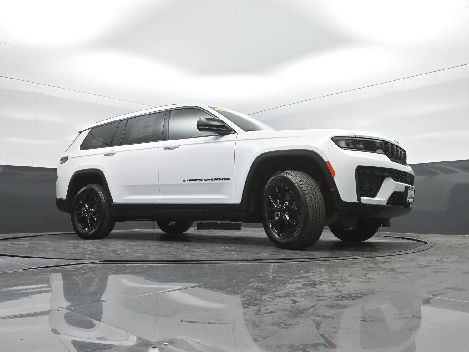 New 2026 Bright White Clearcoat Jeep Laredo Altitude image 35