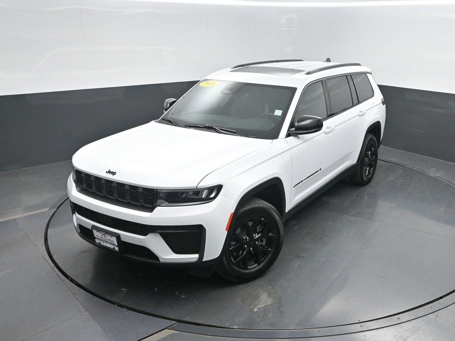 New 2026 Bright White Clearcoat Jeep Laredo Altitude image 36