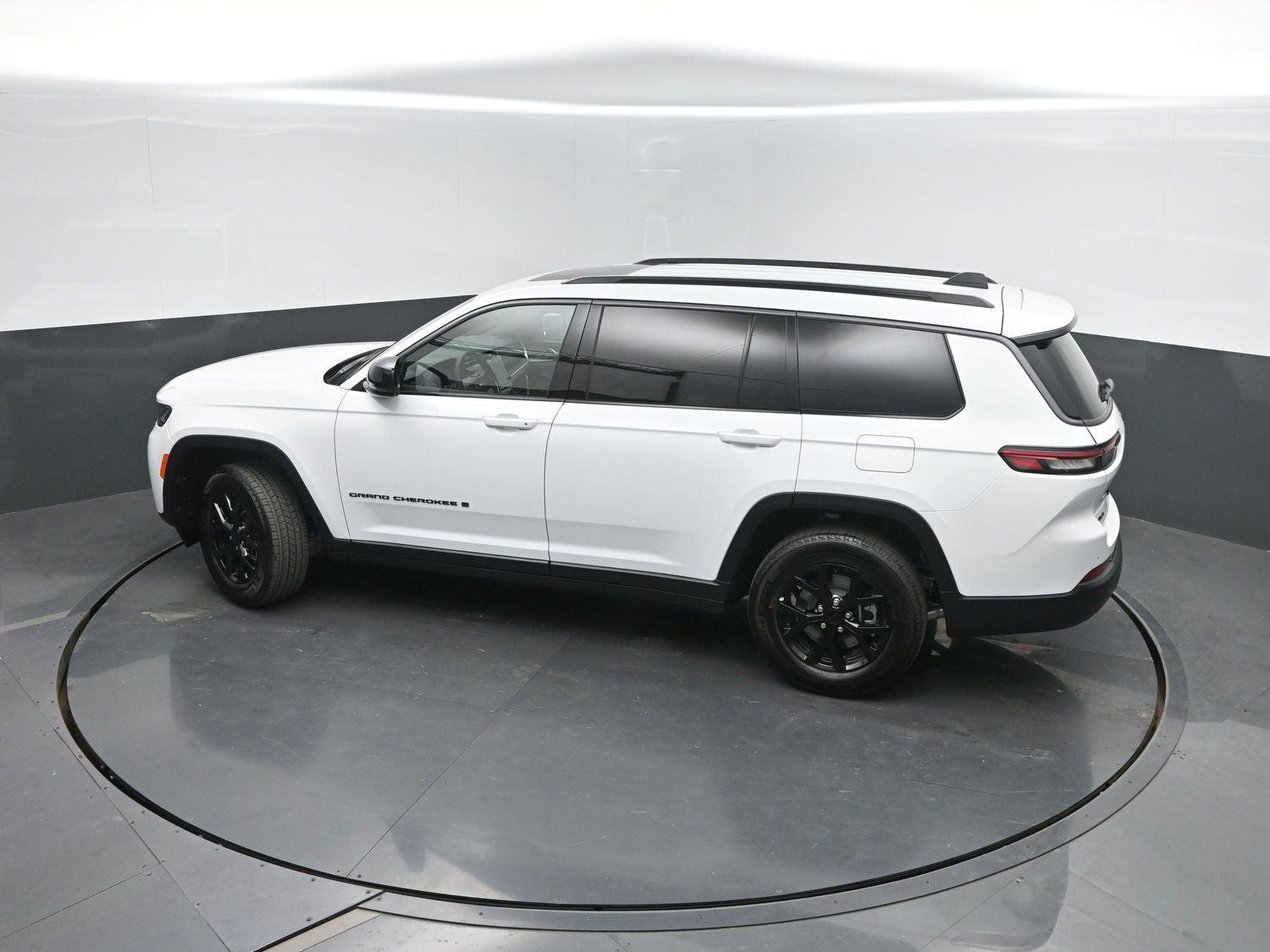 New 2026 Bright White Clearcoat Jeep Laredo Altitude image 37
