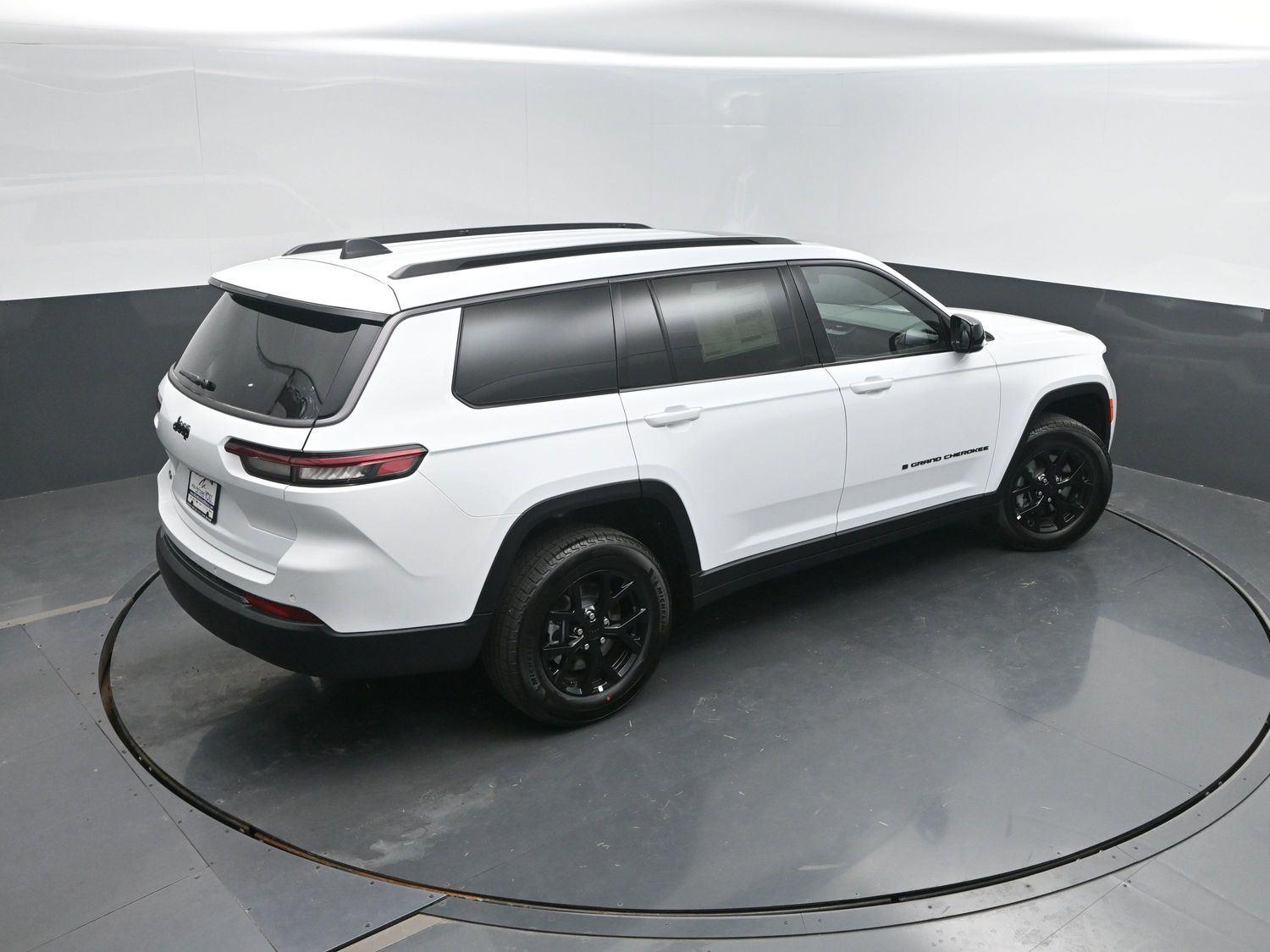New 2026 Bright White Clearcoat Jeep Laredo Altitude image 38