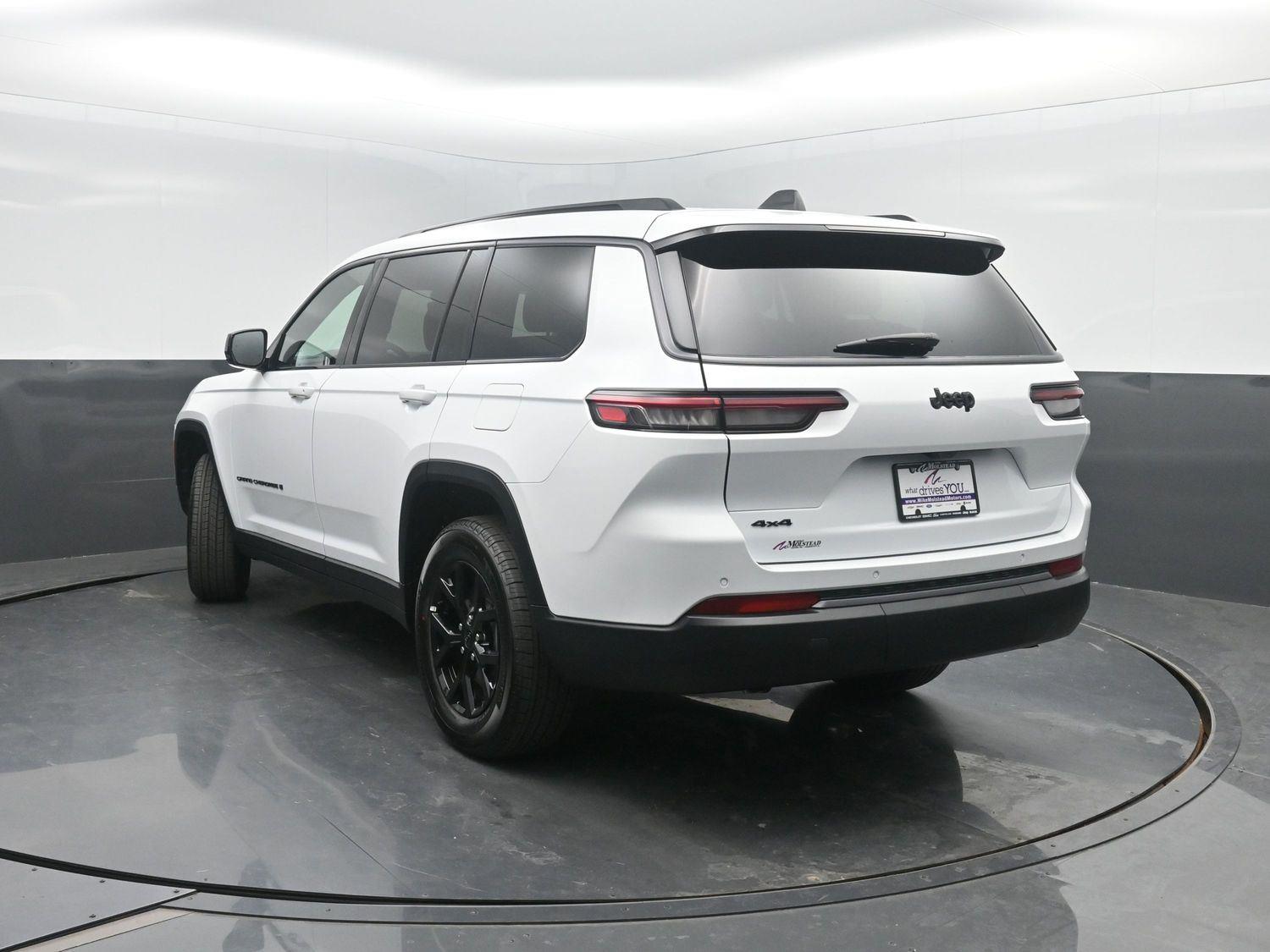 New 2026 Bright White Clearcoat Jeep Laredo Altitude image 42