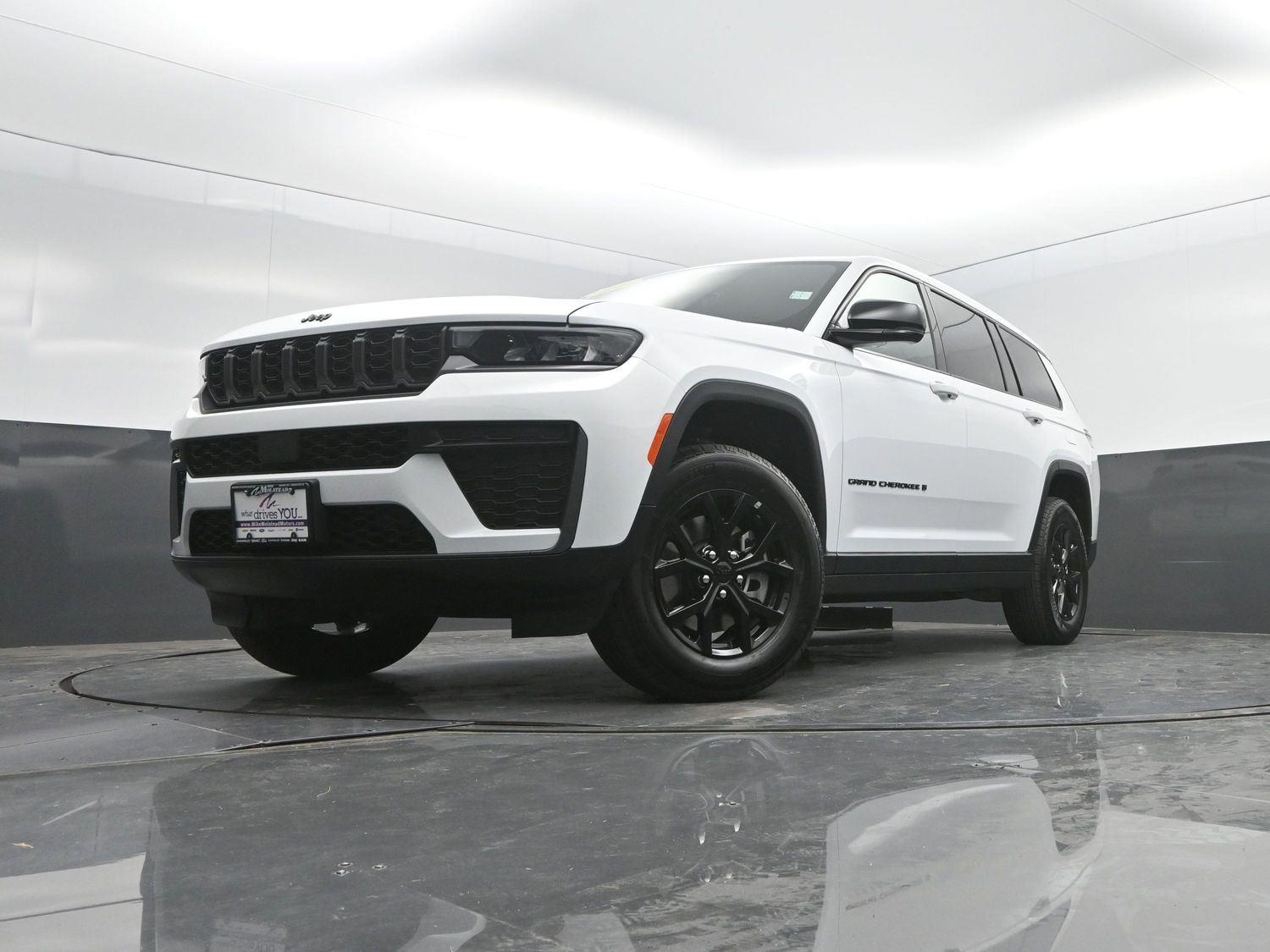 New 2026 Bright White Clearcoat Jeep Laredo Altitude image 43