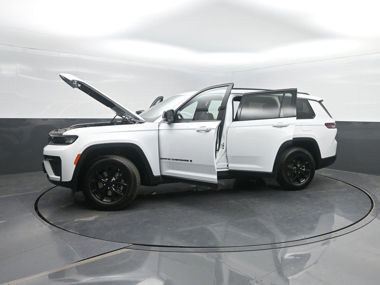 New 2026 Bright White Clearcoat Jeep Laredo Altitude image 47