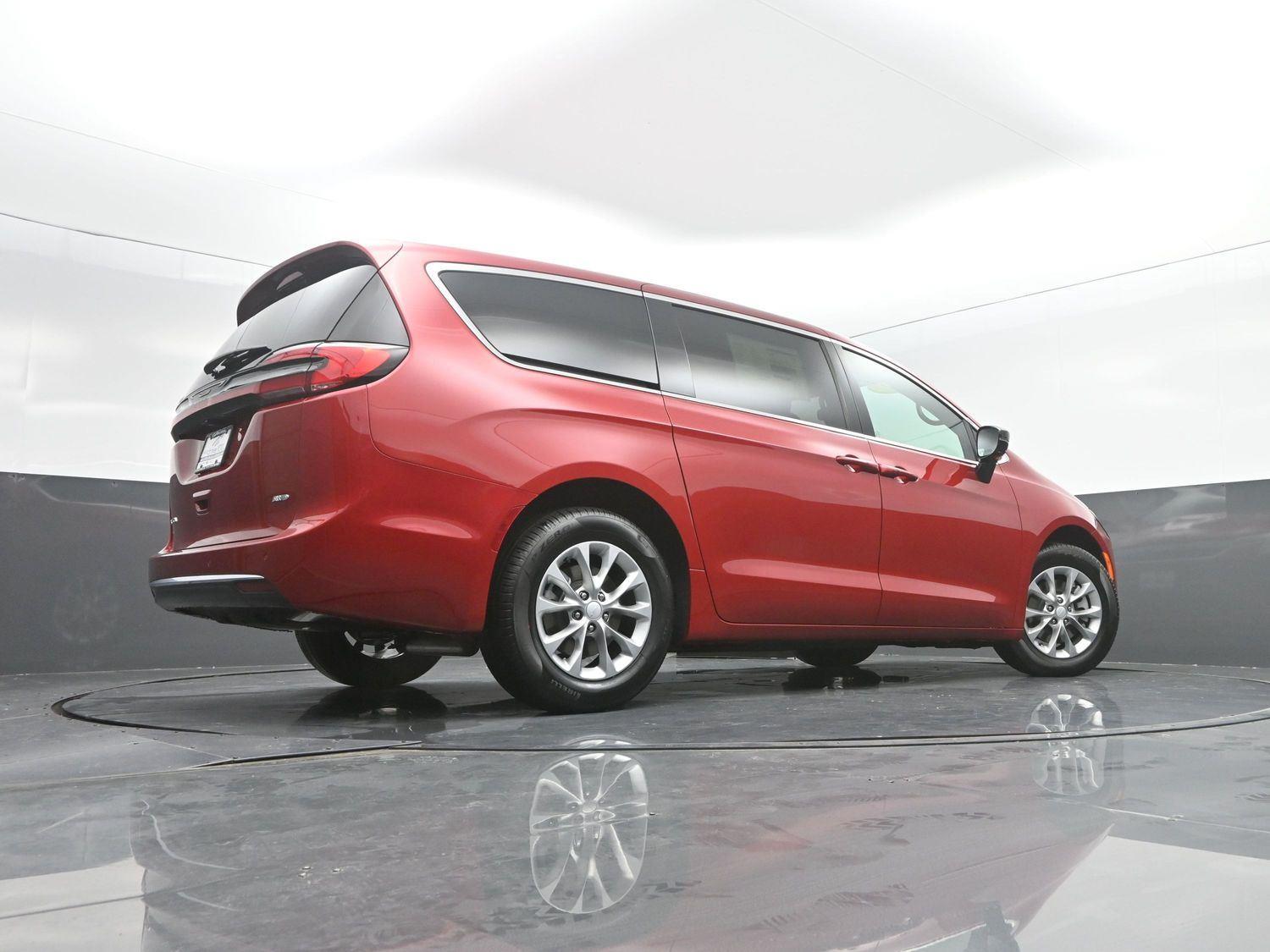 New 2027 Red Hot Pearlcoat Chrysler Select image 35
