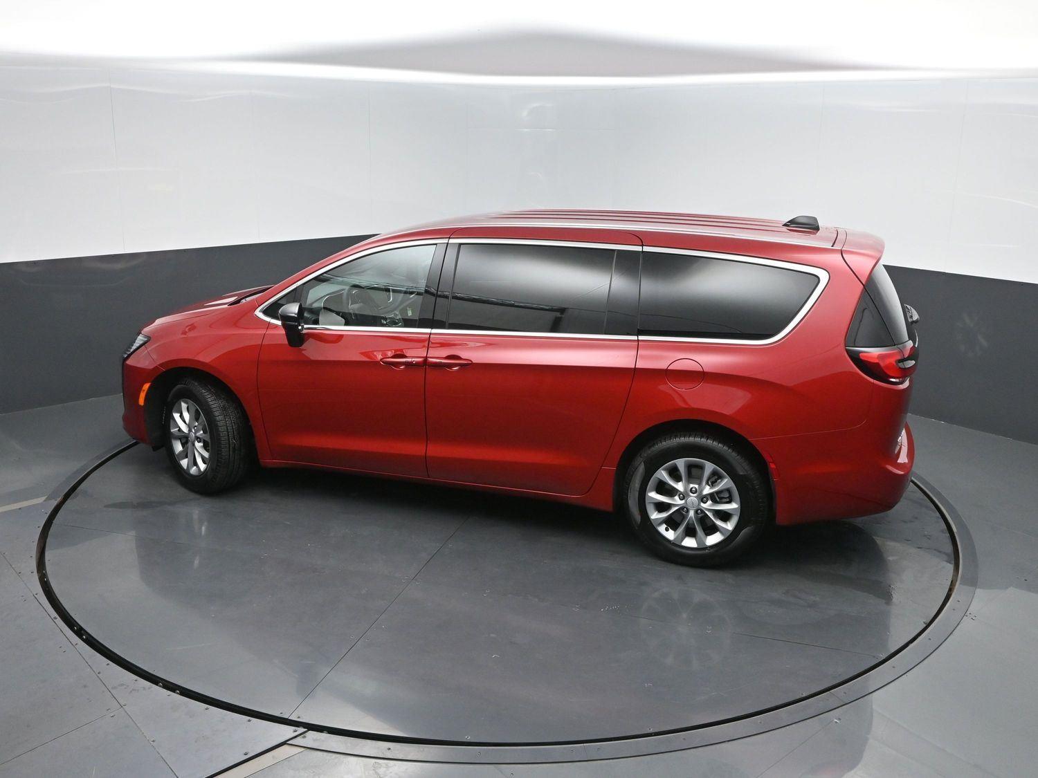 New 2027 Red Hot Pearlcoat Chrysler Select image 38