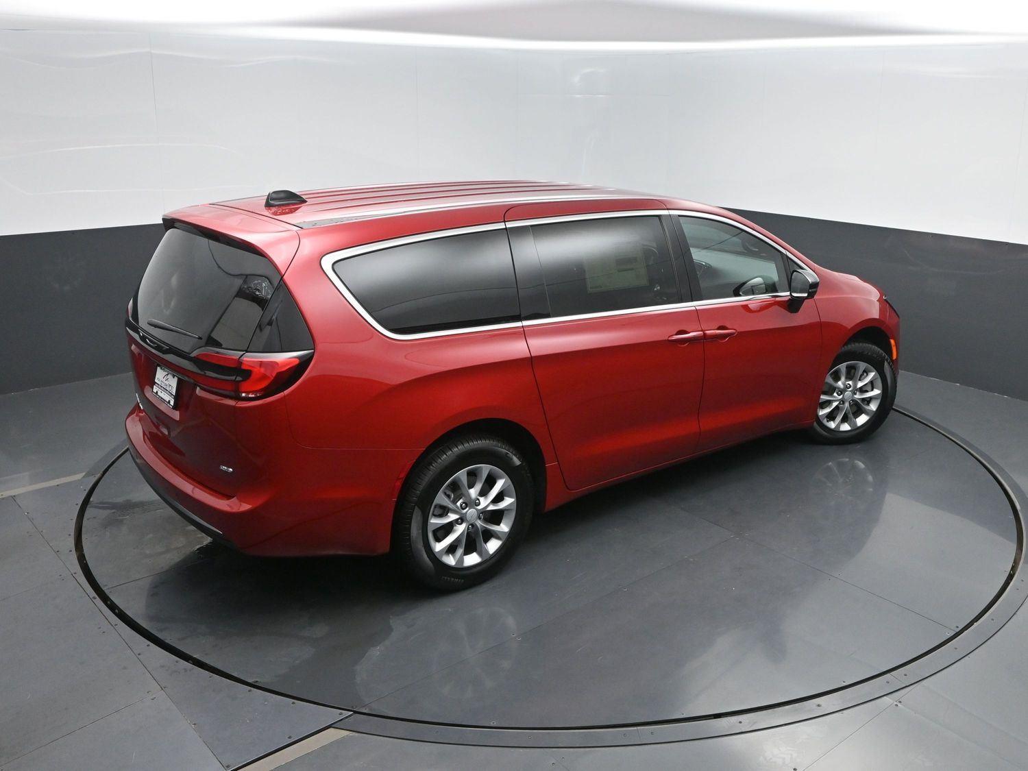 New 2027 Red Hot Pearlcoat Chrysler Select image 39