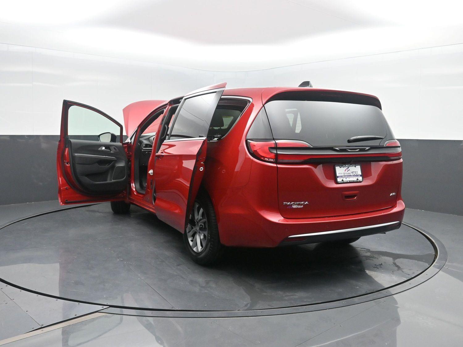 New 2027 Red Hot Pearlcoat Chrysler Select image 47