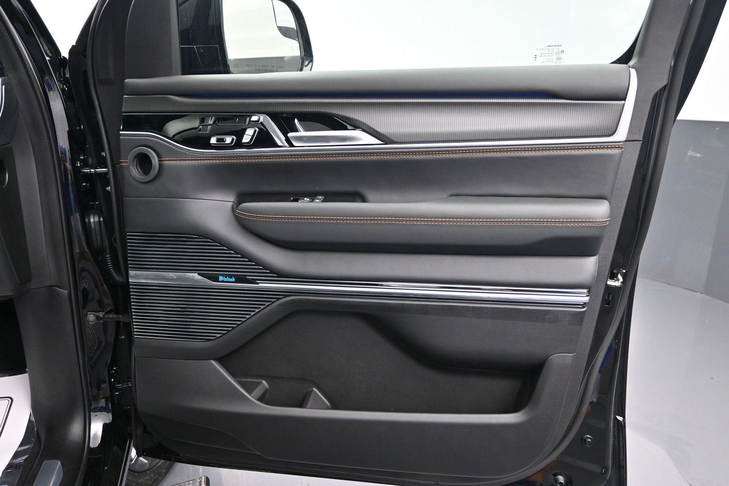 New 2026 High Gloss Black Jeep Summit Reserve image 7