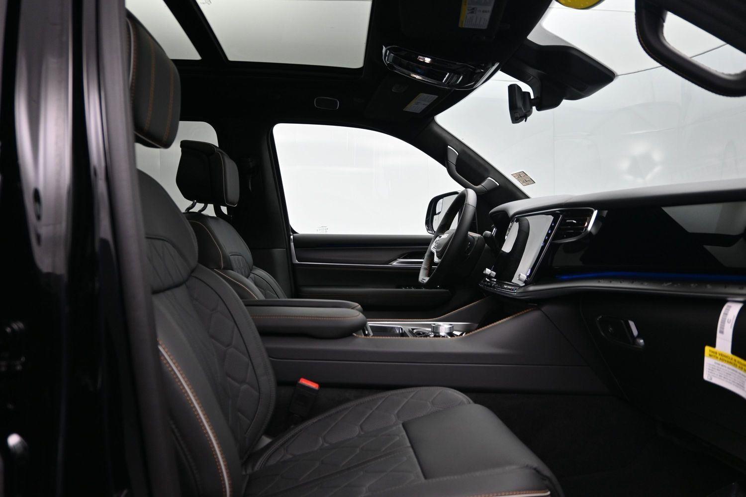 New 2026 High Gloss Black Jeep Summit Reserve image 9