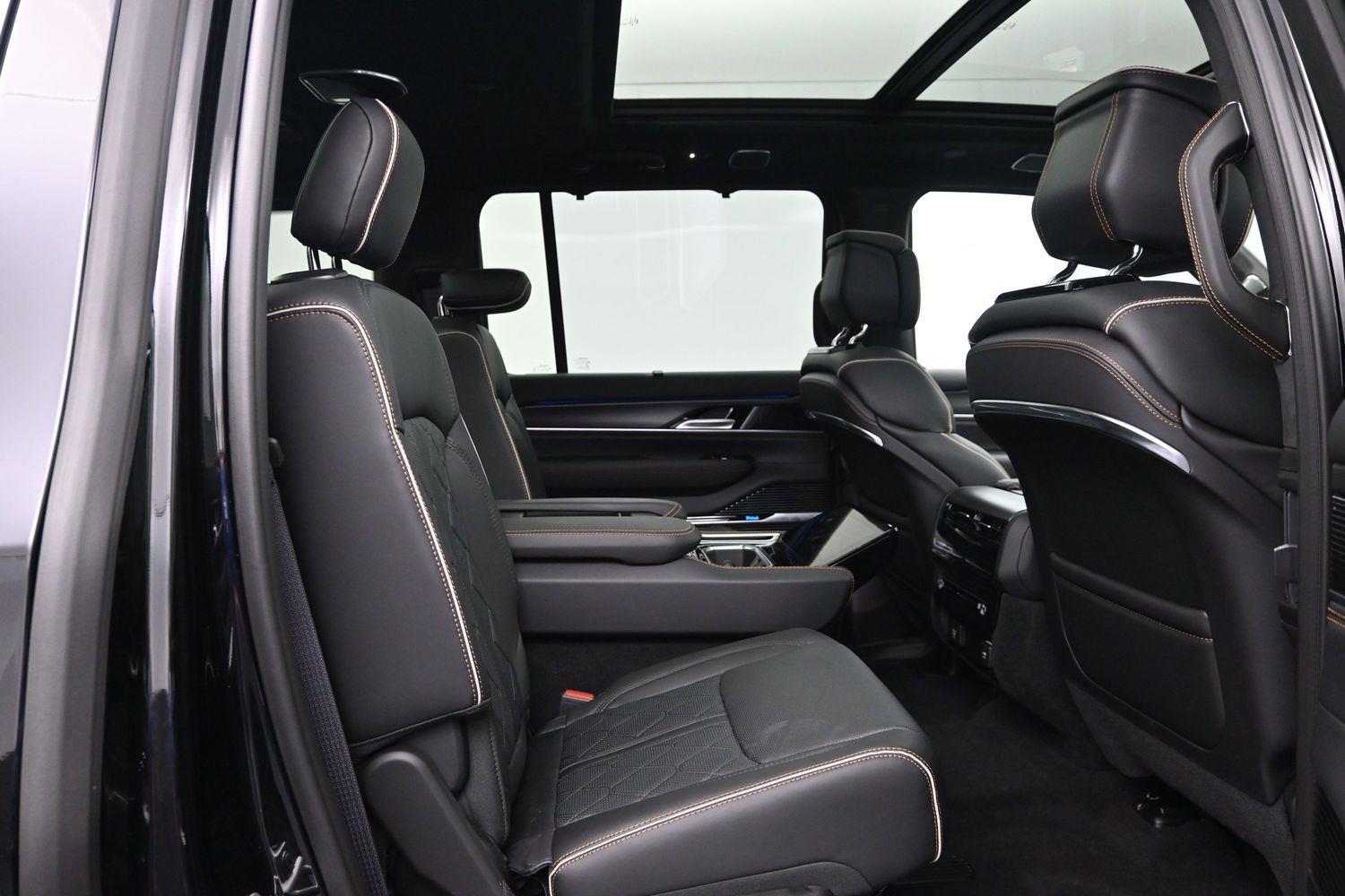 New 2026 High Gloss Black Jeep Summit Reserve image 11