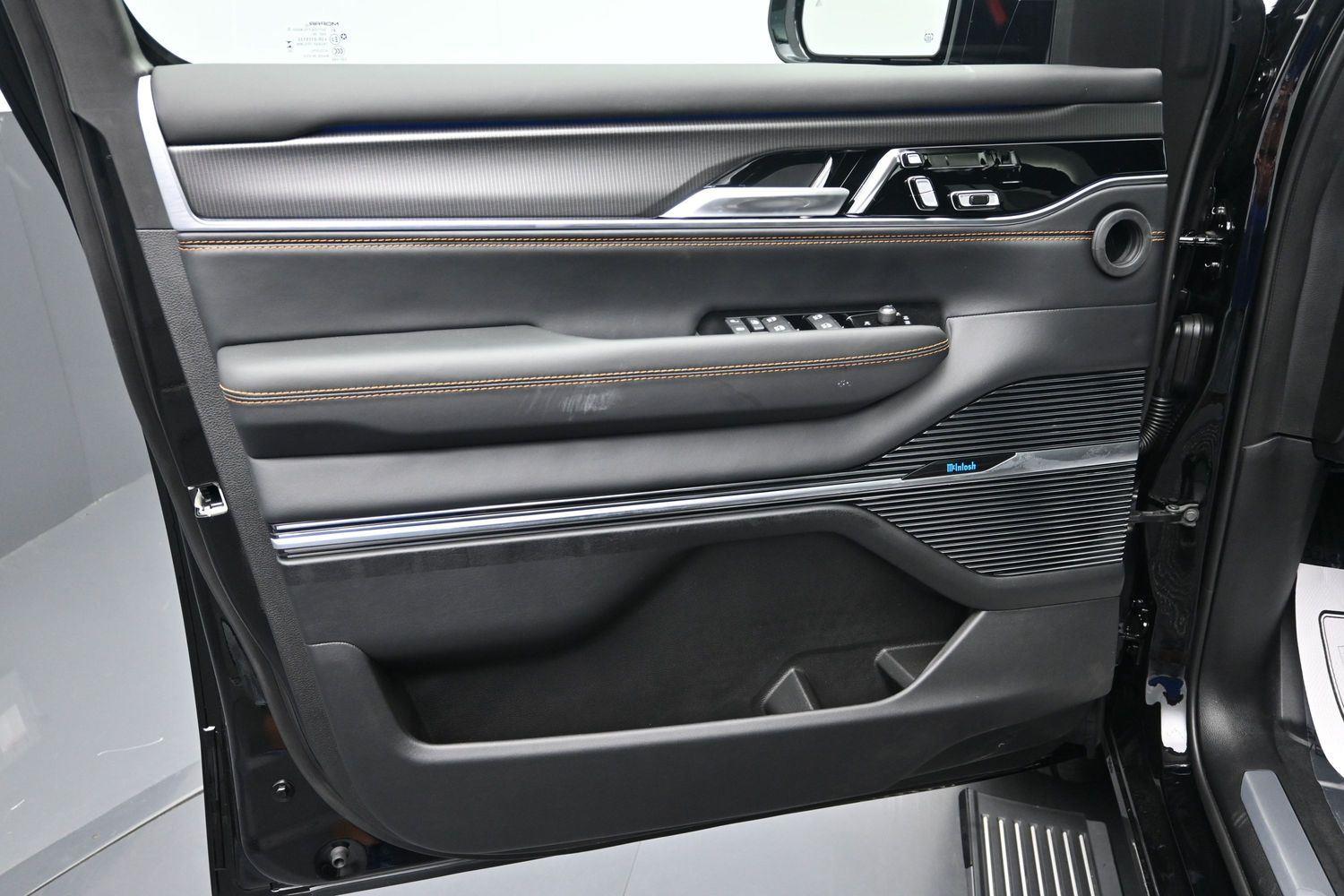 New 2026 High Gloss Black Jeep Summit Reserve image 18