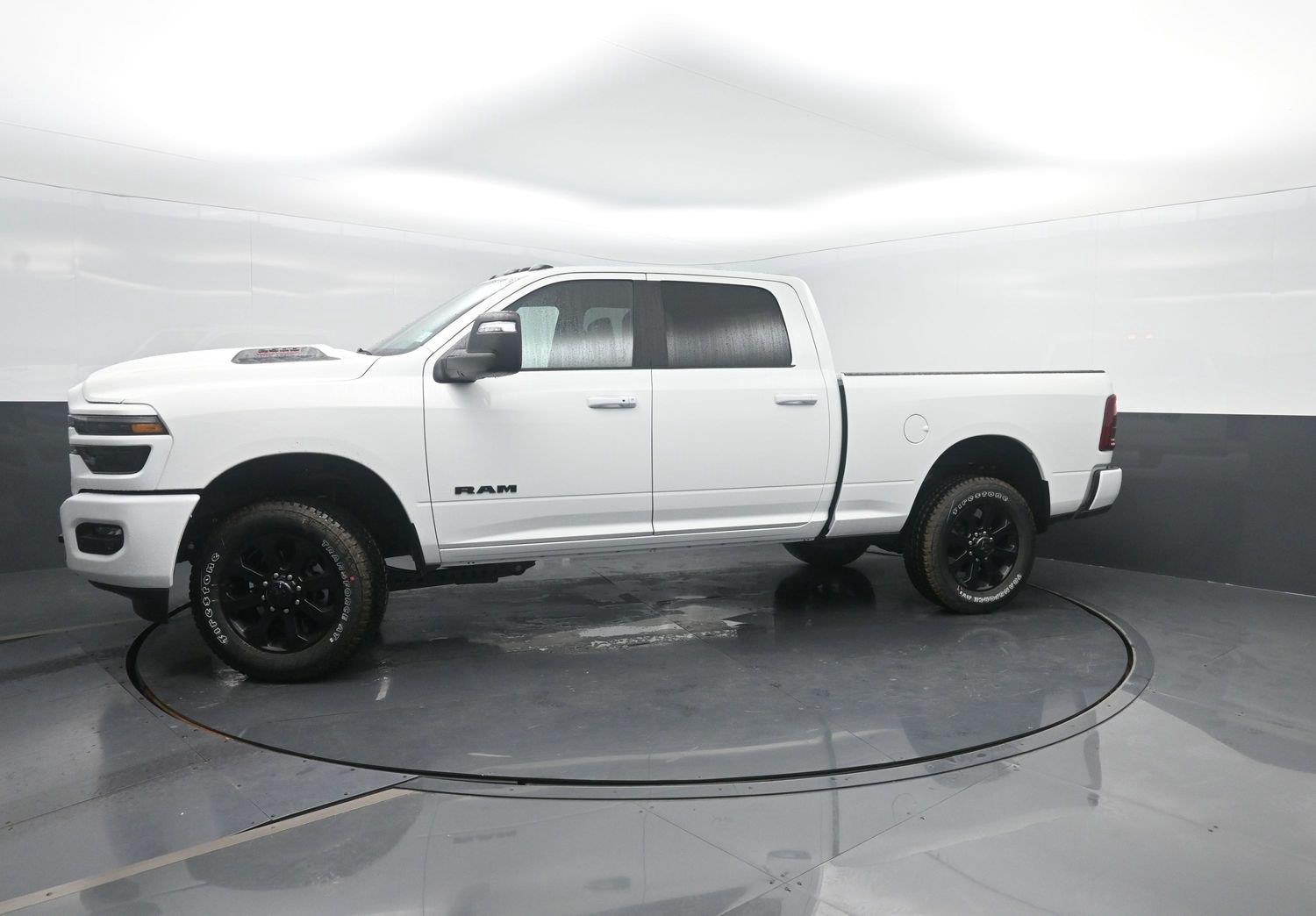 Bright White Clearcoat 2026 RAM 2500 Pickup Truck Four-Wheel Drive 8-Speed Automatic