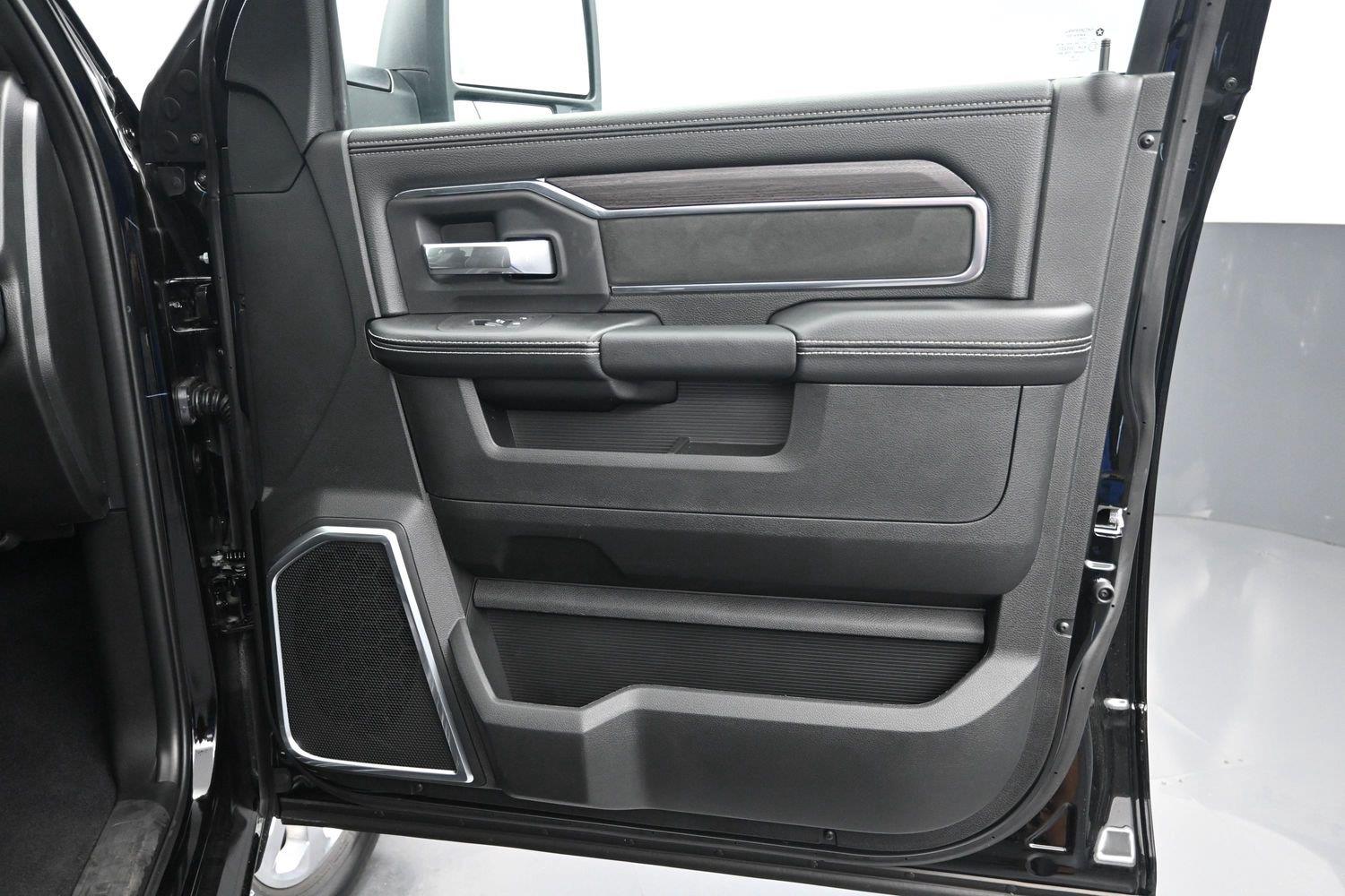 New 2026 Diamond Black Crystal Pearlcoat Ram Laramie image 9