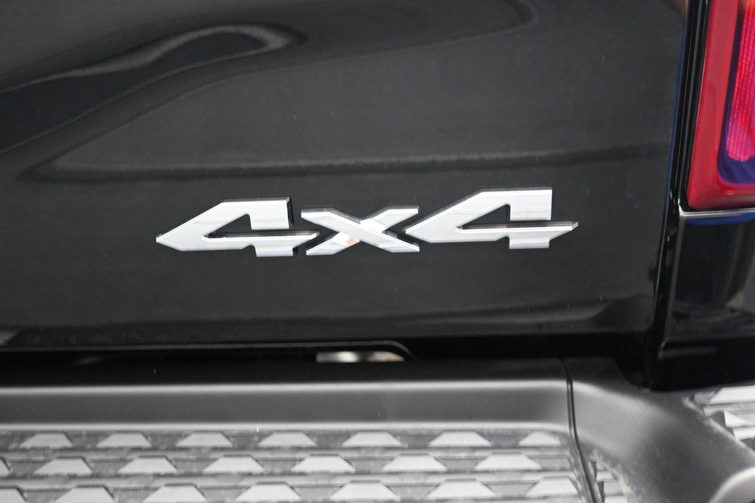 New 2026 Diamond Black Crystal Pearlcoat Ram Laramie image 17